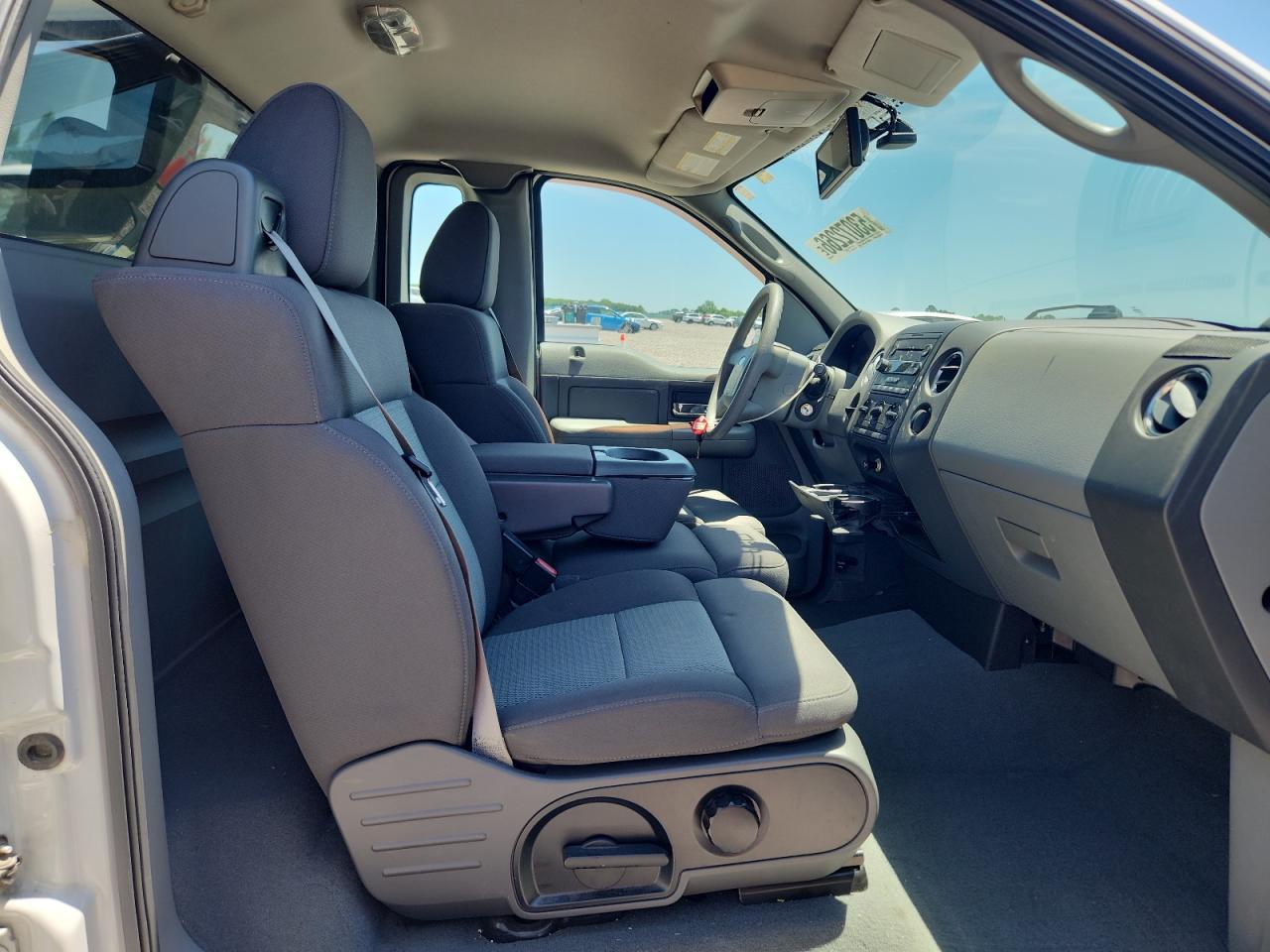 2005 Ford F150 White vin: 1FTPF12505NA10890