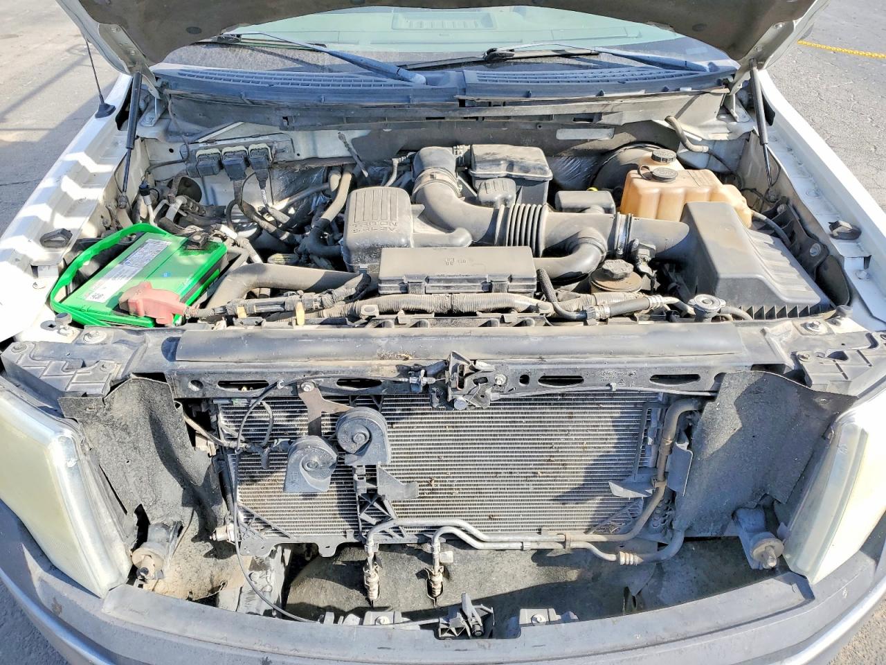2009 Ford F150 White vin: 1FTPF12V39KC06085