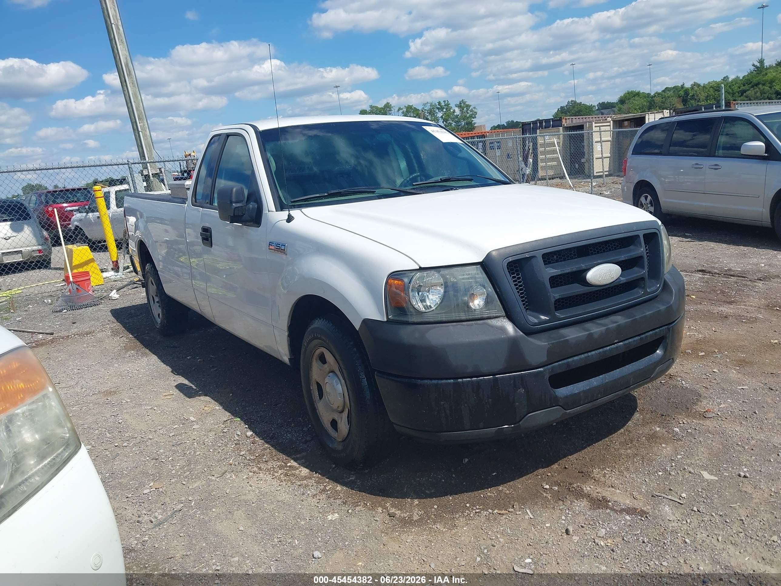 2007 Ford F-150 Xl/xlt White vin: 1FTPF12V47KC35740