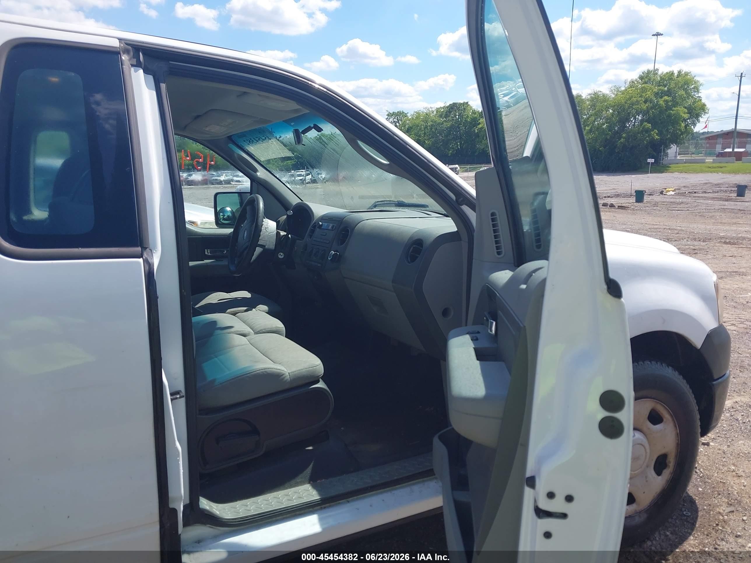 2007 Ford F-150 Xl/xlt White vin: 1FTPF12V47KC35740