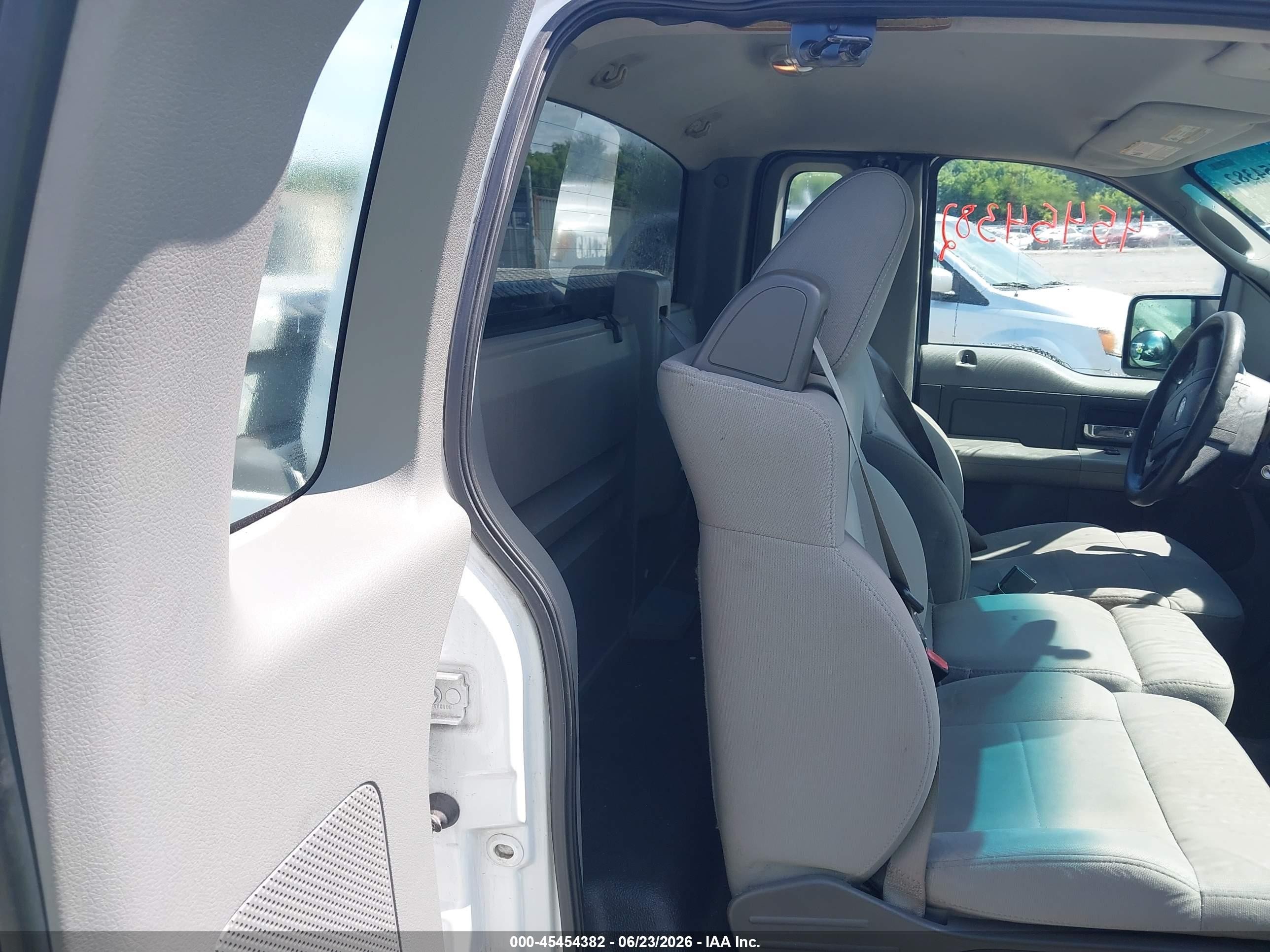 2007 Ford F-150 Xl/xlt White vin: 1FTPF12V47KC35740