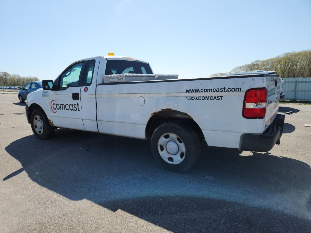 2007 Ford F150 White vin: 1FTPF12V47KC40209 Damage: Left Bed Side, Rust, > 12 Inches