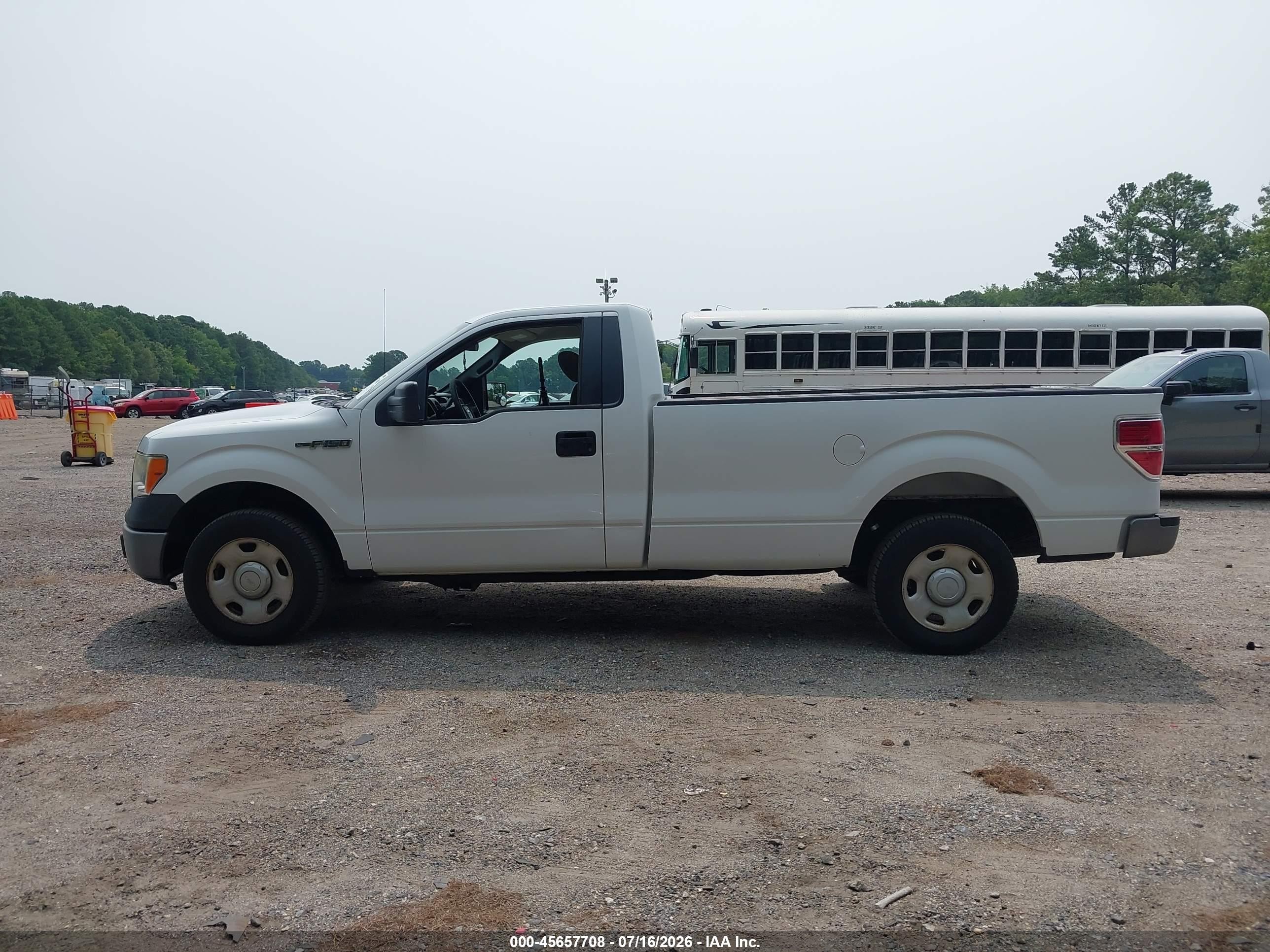 2009 Ford F-150 Xl/xl W/midbox Prep/xlt/xlt W/midbox Prep White vin: 1FTPF12V69KB13965