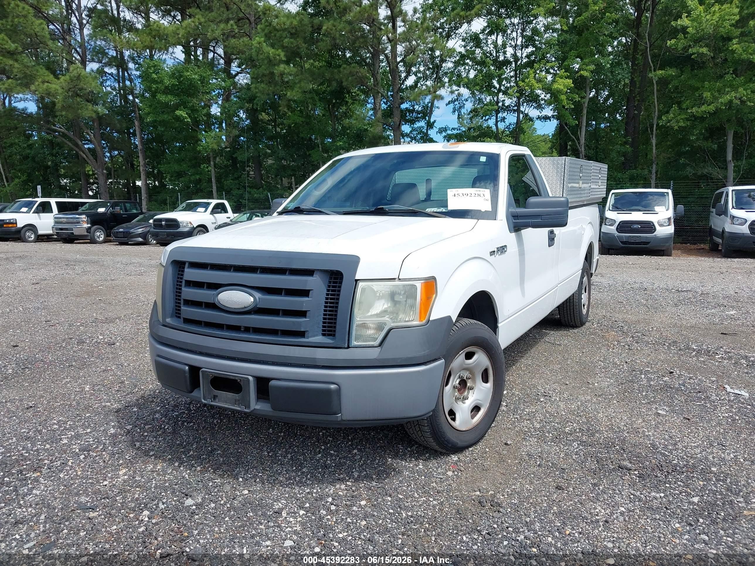 2009 Ford F-150   White vin: 1FTPF12V69KB16252