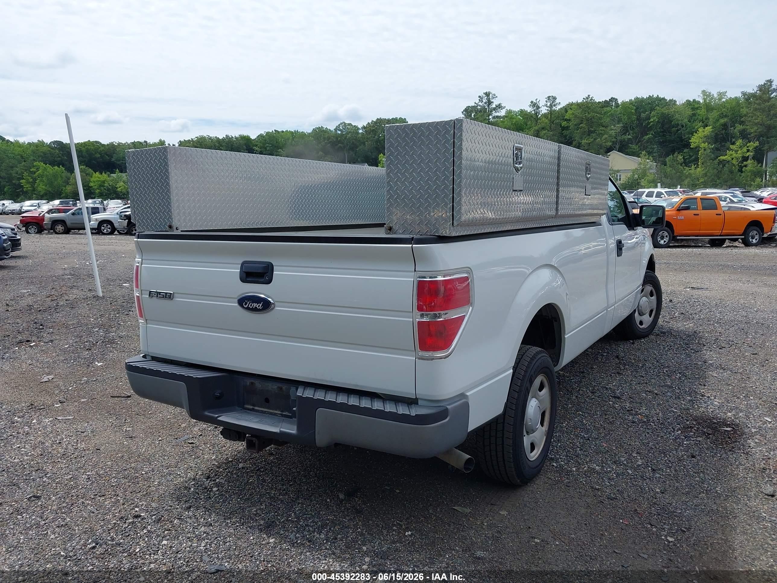 2009 Ford F-150   White vin: 1FTPF12V69KB16252