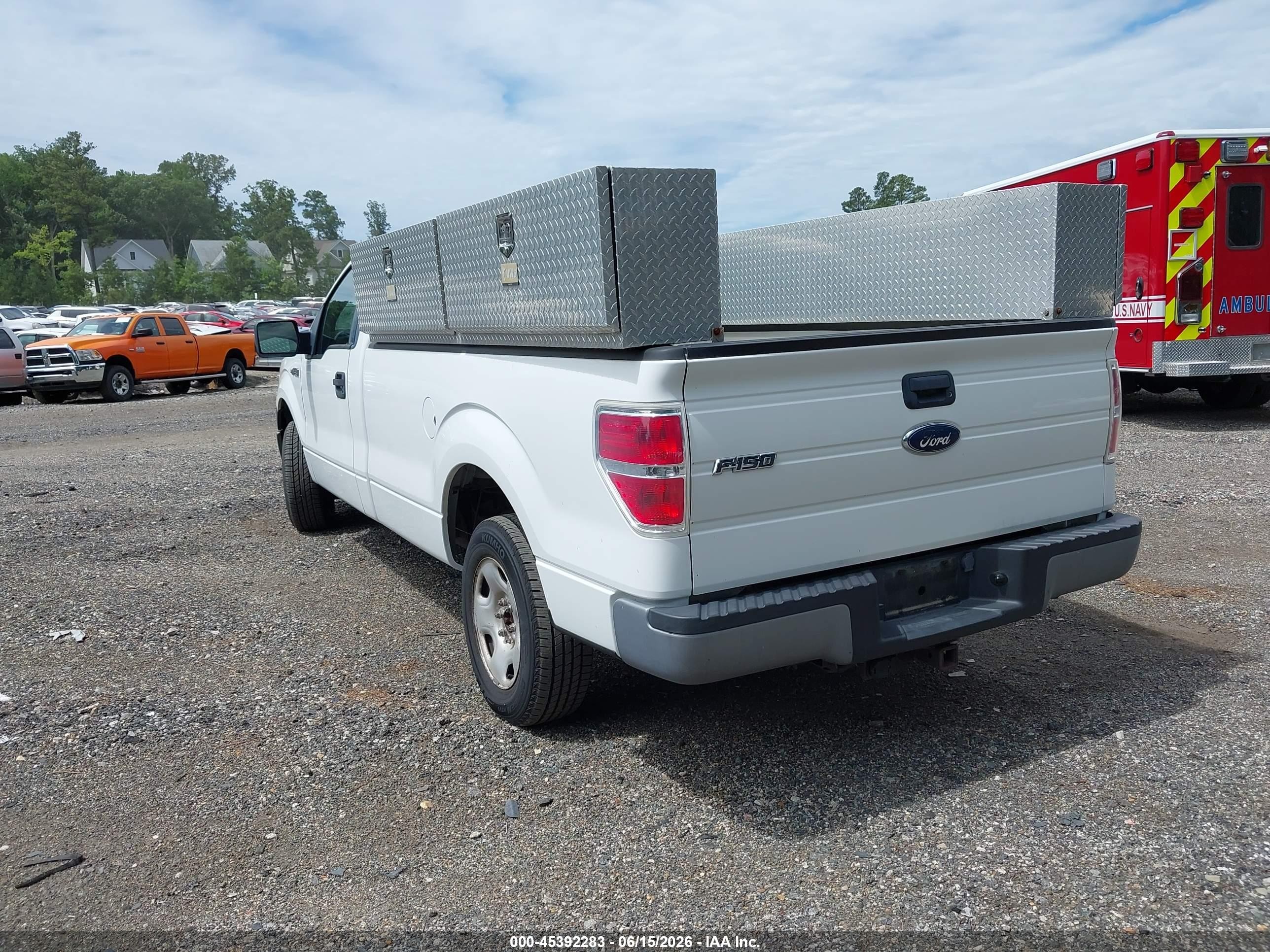 2009 Ford F-150   White vin: 1FTPF12V69KB16252