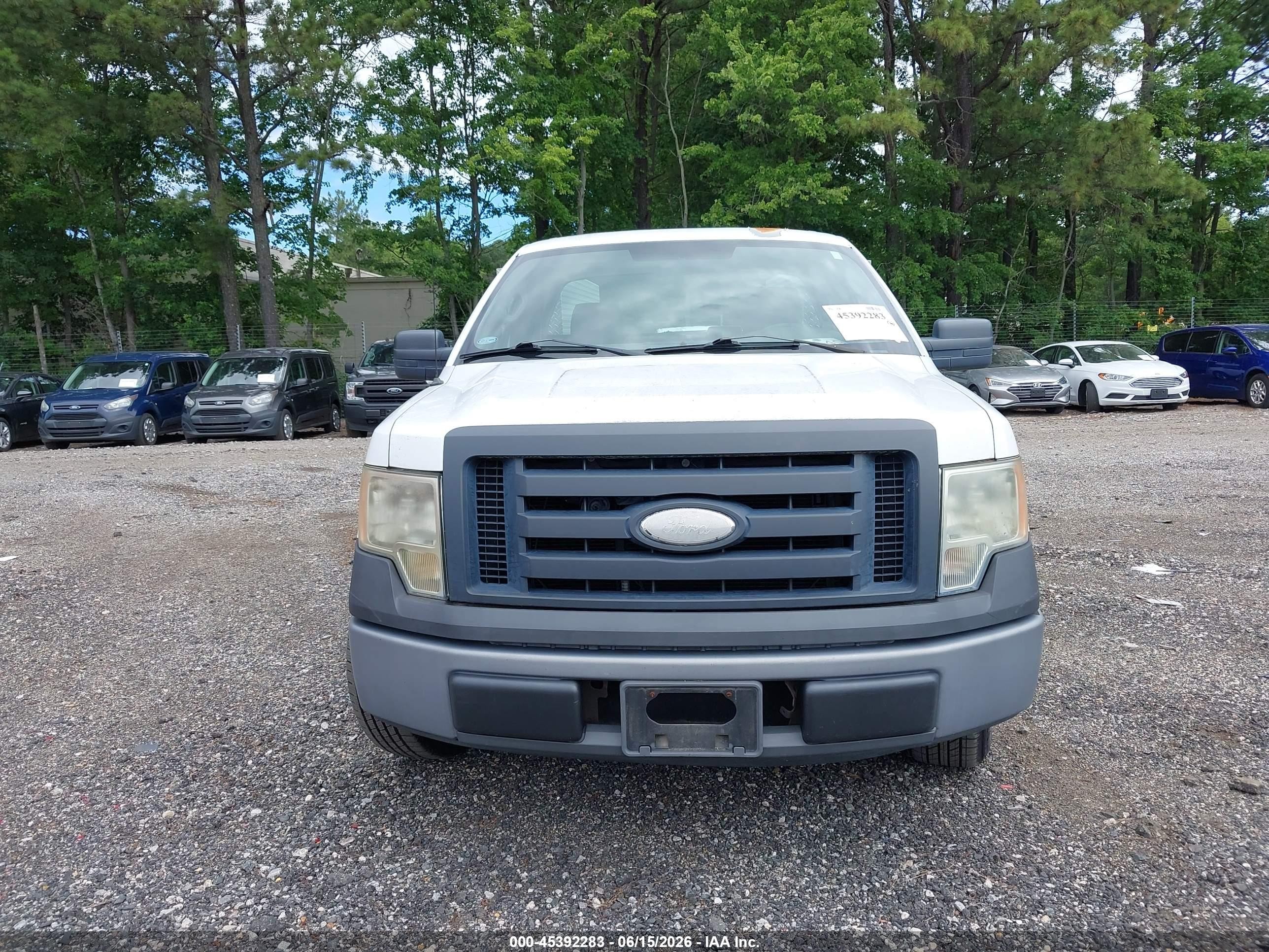 2009 Ford F-150   White vin: 1FTPF12V69KB16252