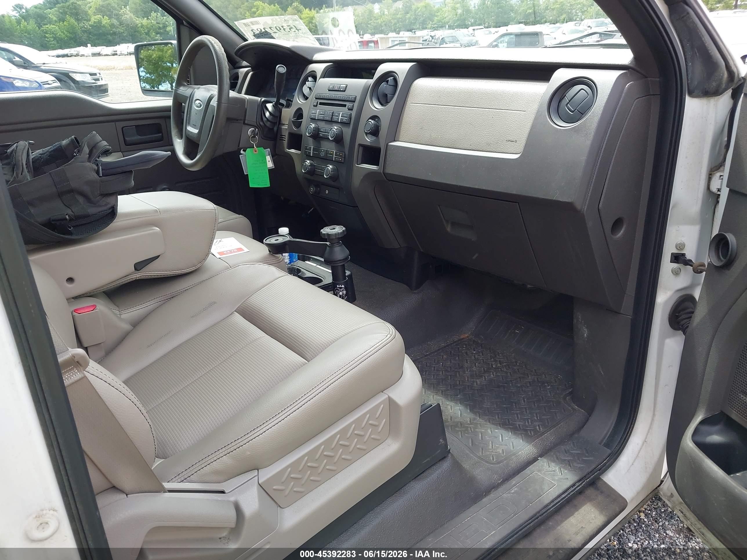 2009 Ford F-150   White vin: 1FTPF12V69KB16252