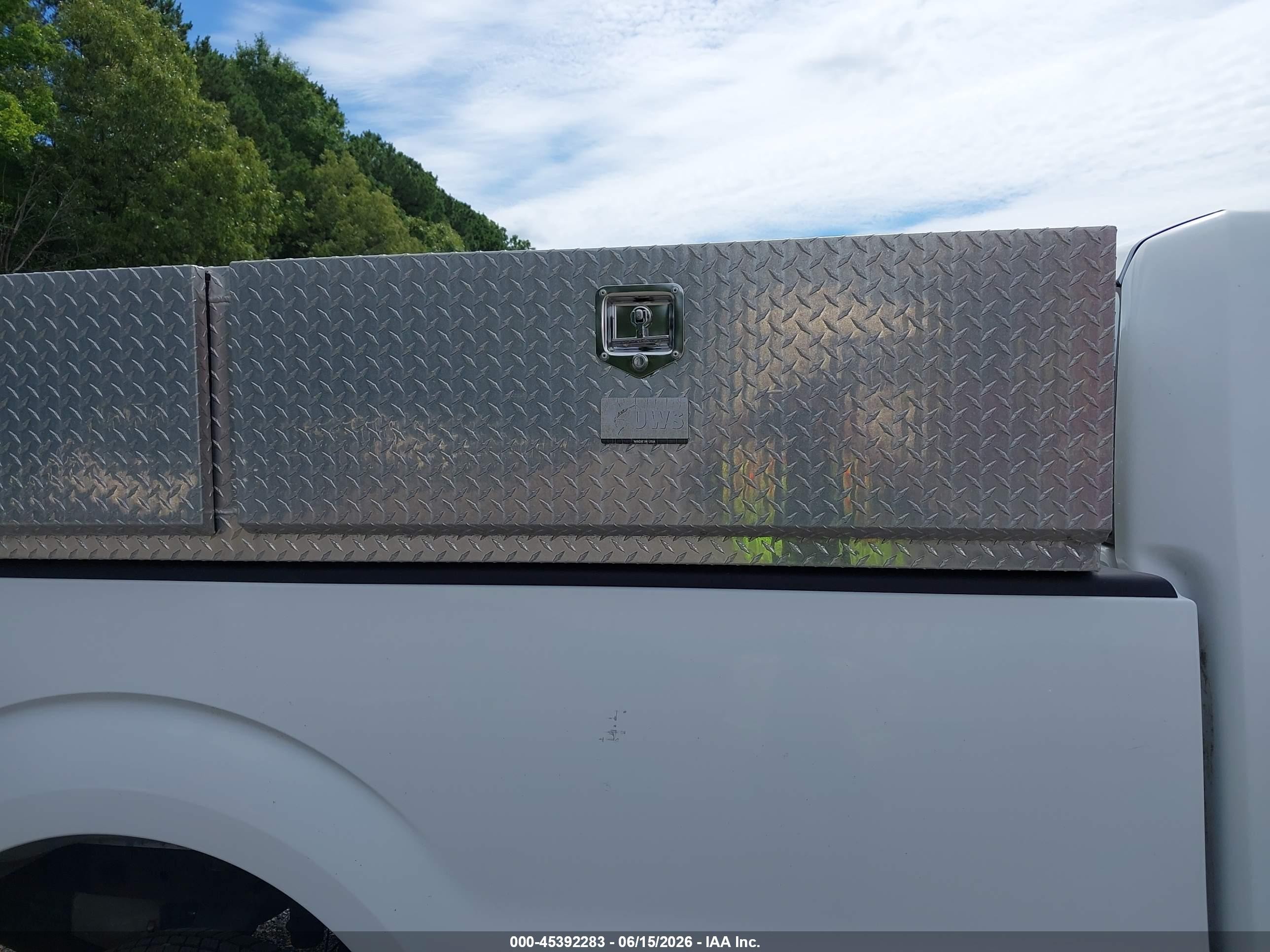 2009 Ford F-150   White vin: 1FTPF12V69KB16252