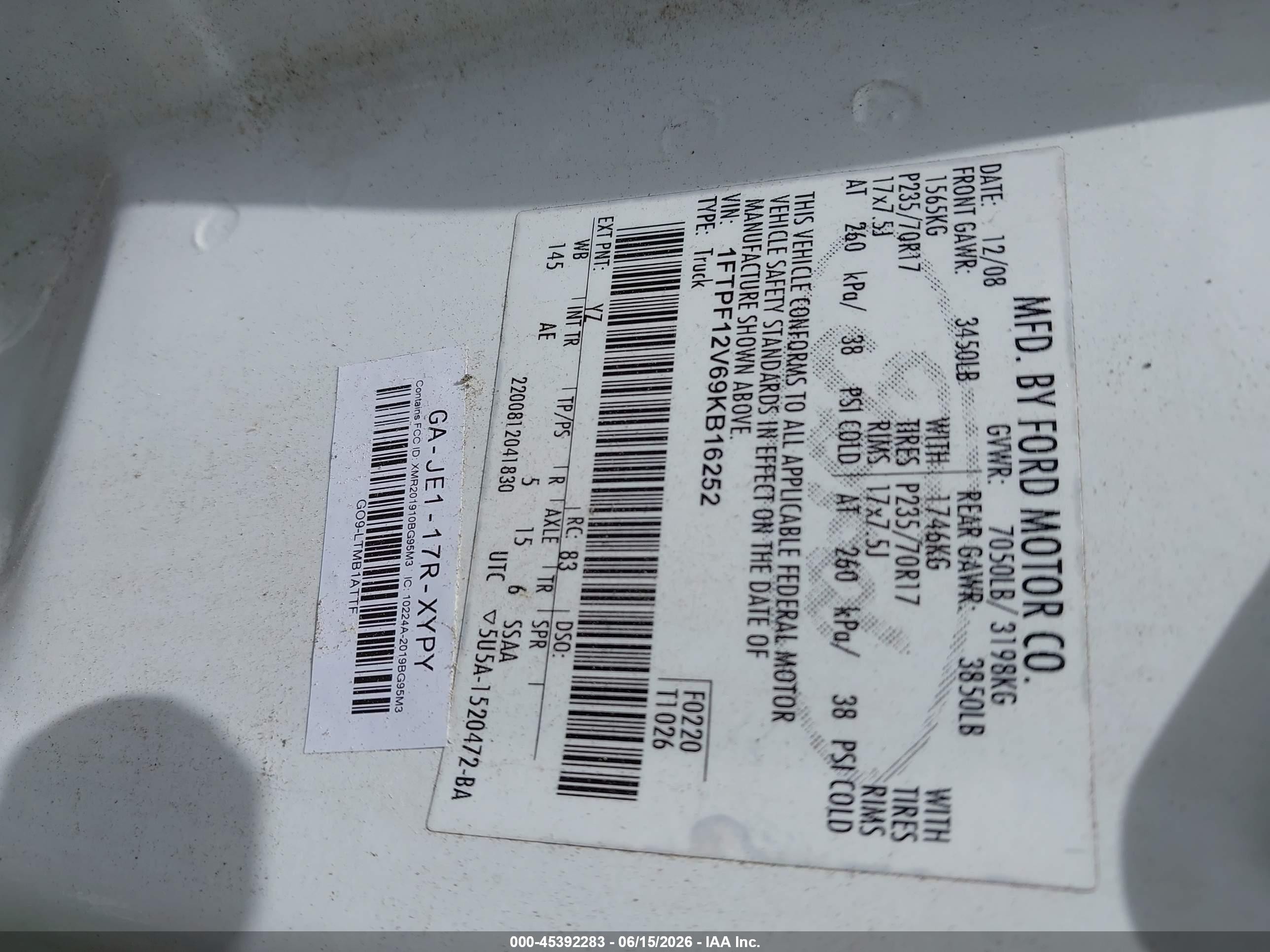 2009 Ford F-150   White vin: 1FTPF12V69KB16252