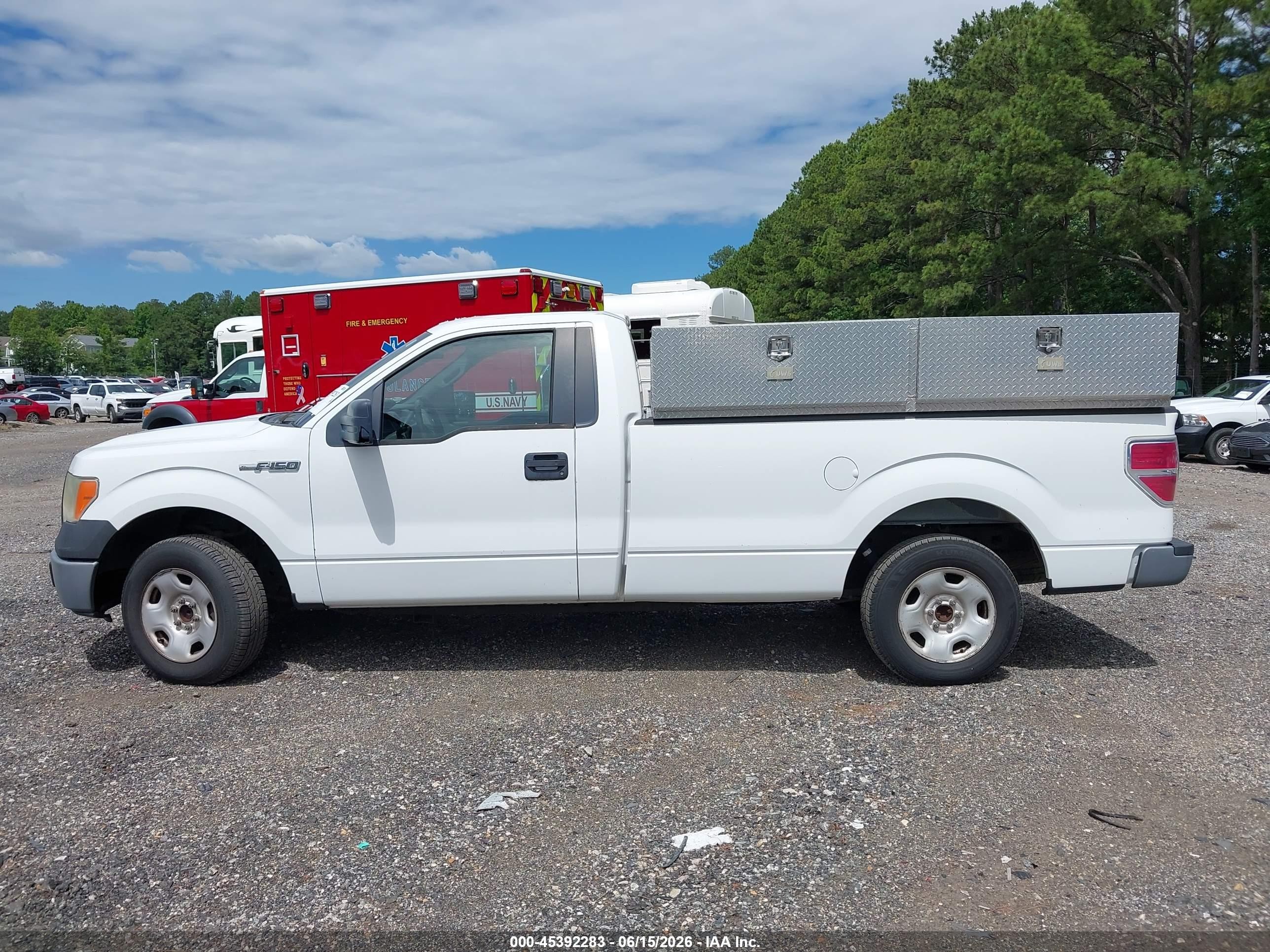 2009 Ford F-150   White vin: 1FTPF12V69KB16252