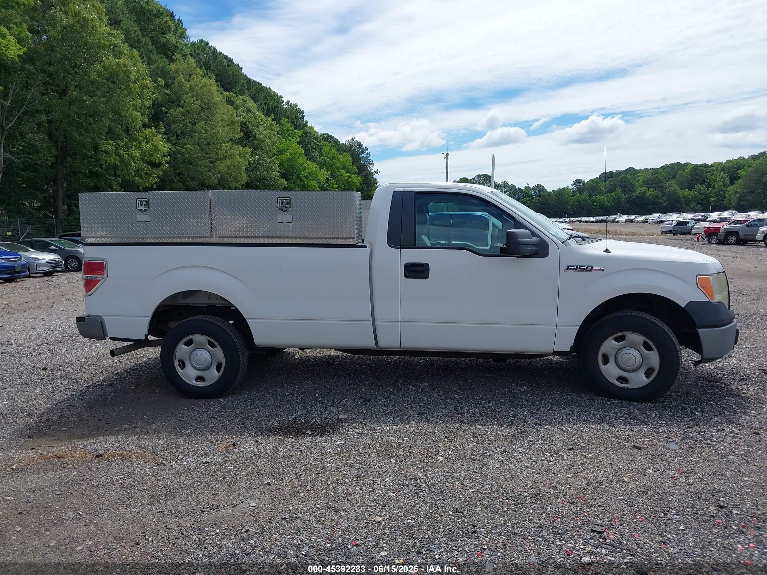 2009 Ford F-150   White vin: 1FTPF12V69KB16252