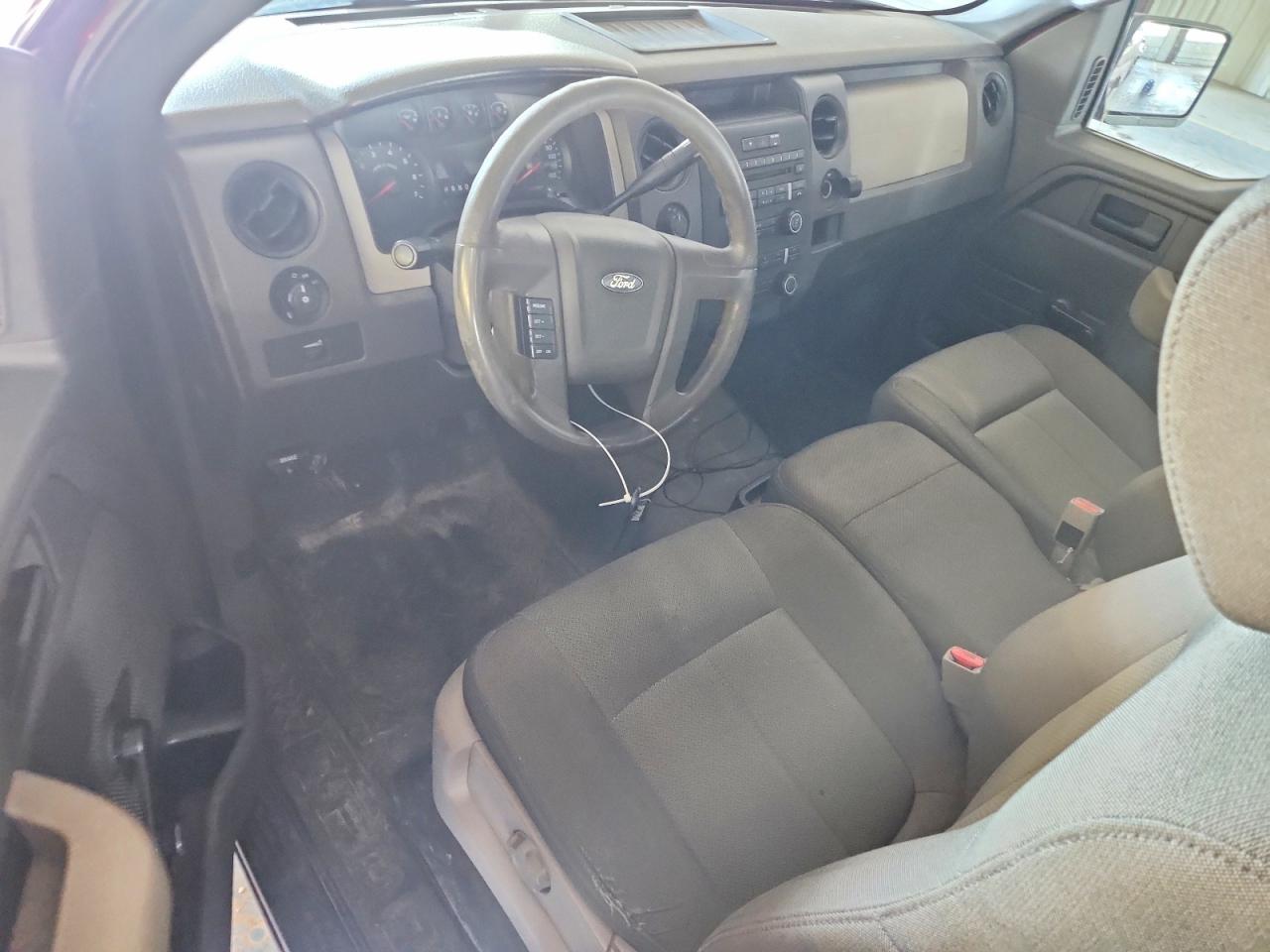 2009 Ford F150 Xl Red vin: 1FTPF14869KC32185