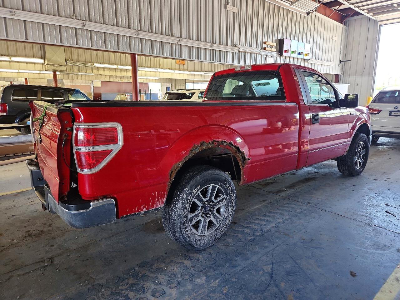 2009 Ford F150 Xl Red vin: 1FTPF14869KC32185