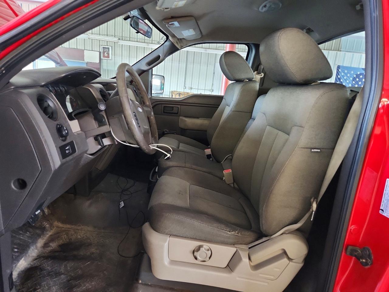 2009 Ford F150 Xl Red vin: 1FTPF14869KC32185