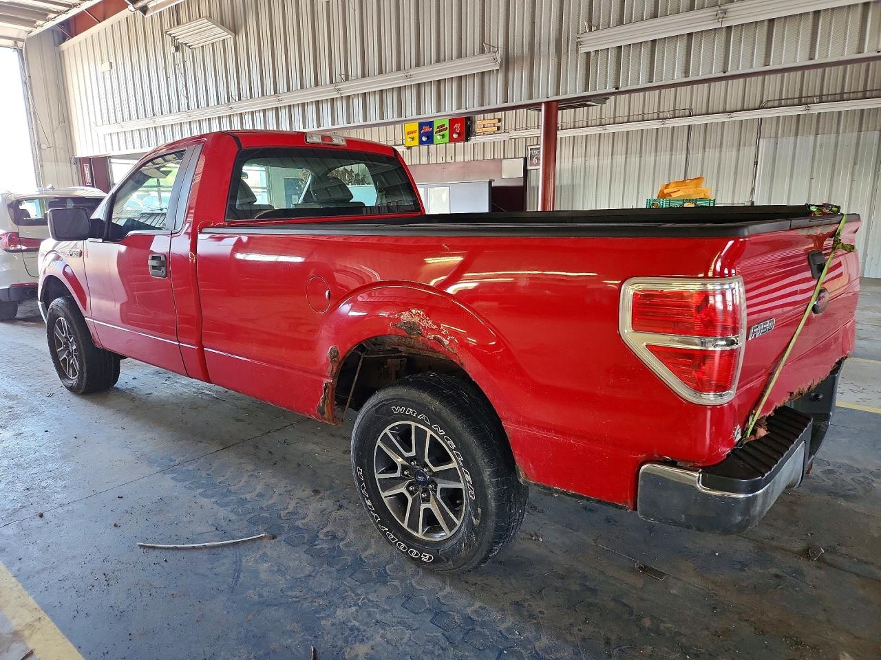 2009 Ford F150 Xl Red vin: 1FTPF14869KC32185