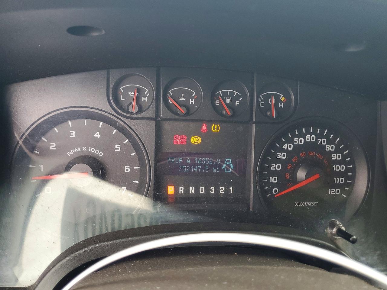 2009 Ford F150 White vin: 1FTPF14VX9KA71006