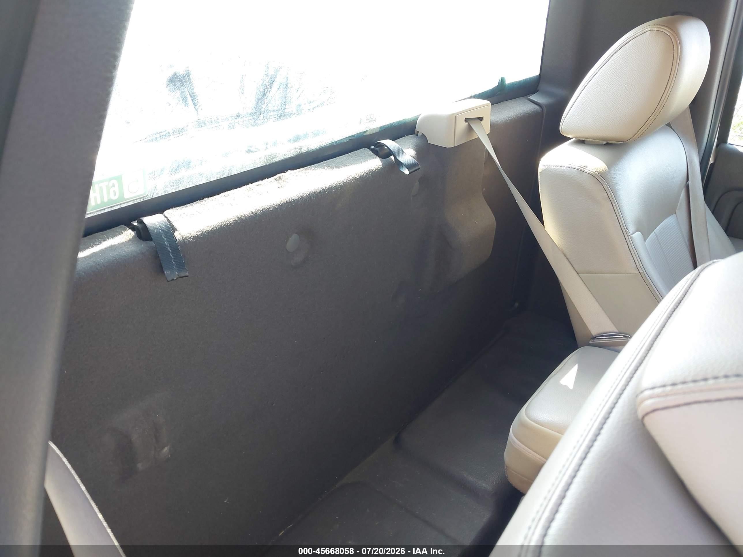 2010 Ford F-150 Xl/xl W/mid-box Prep/xlt/xlt W/mid-box Prep White vin: 1FTPF1EV2AKA89938