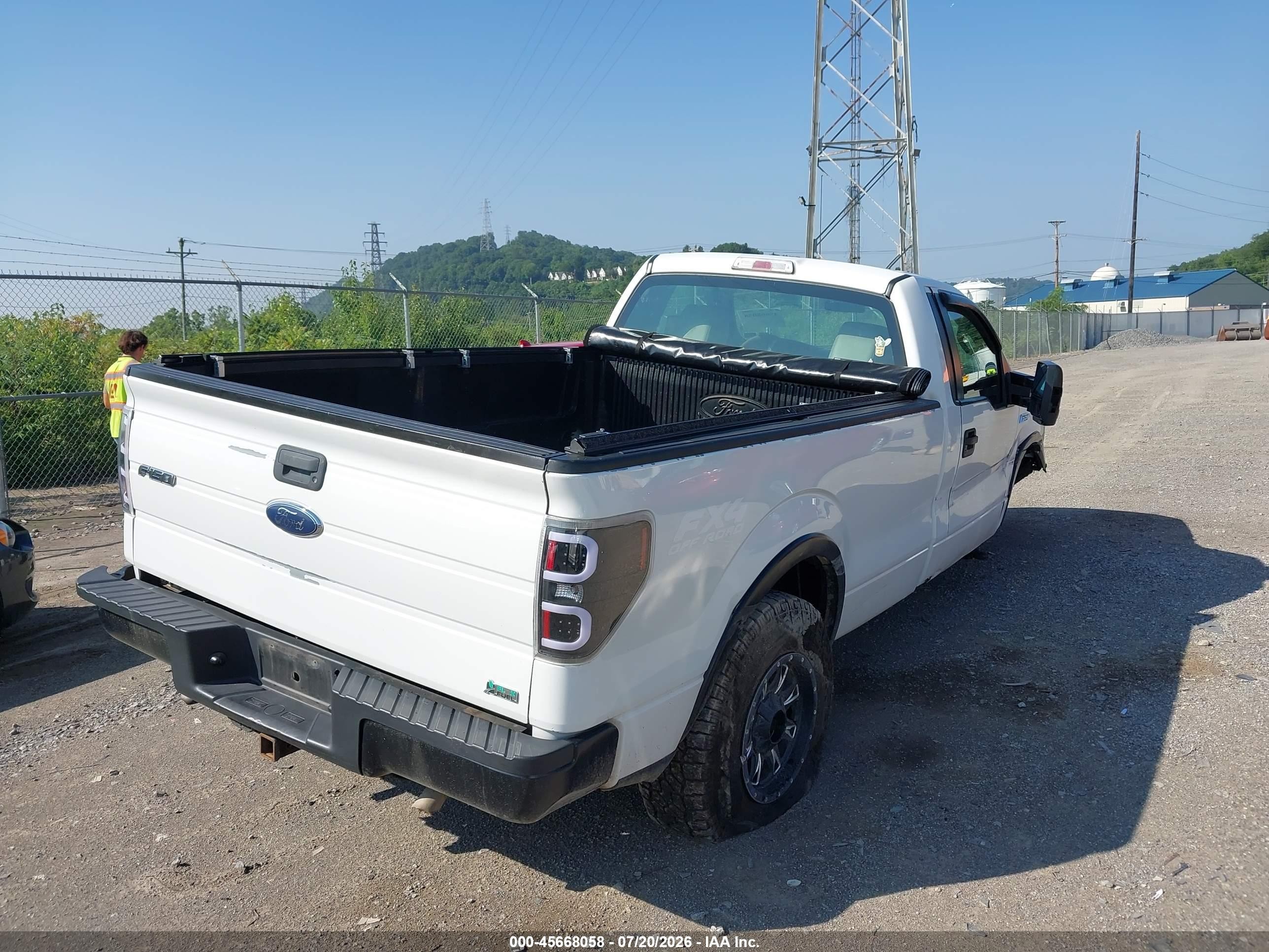2010 Ford F-150 Xl/xl W/mid-box Prep/xlt/xlt W/mid-box Prep White vin: 1FTPF1EV2AKA89938