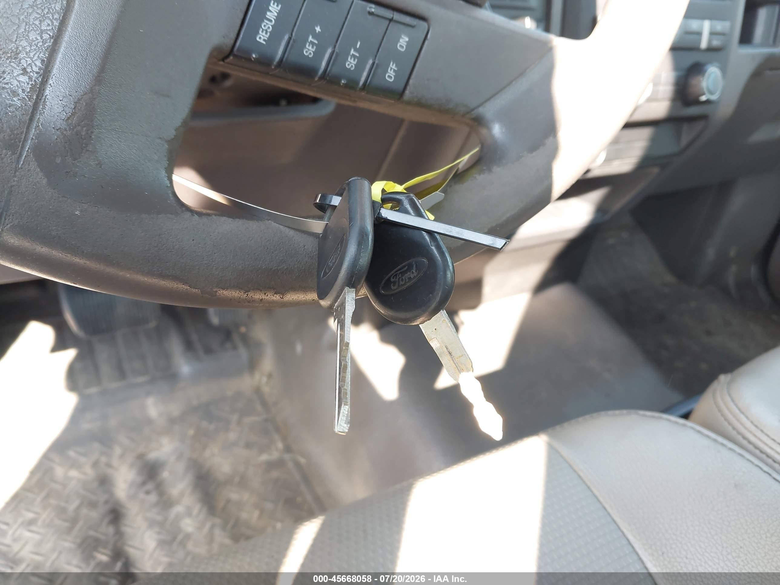 2010 Ford F-150 Xl/xl W/mid-box Prep/xlt/xlt W/mid-box Prep White vin: 1FTPF1EV2AKA89938