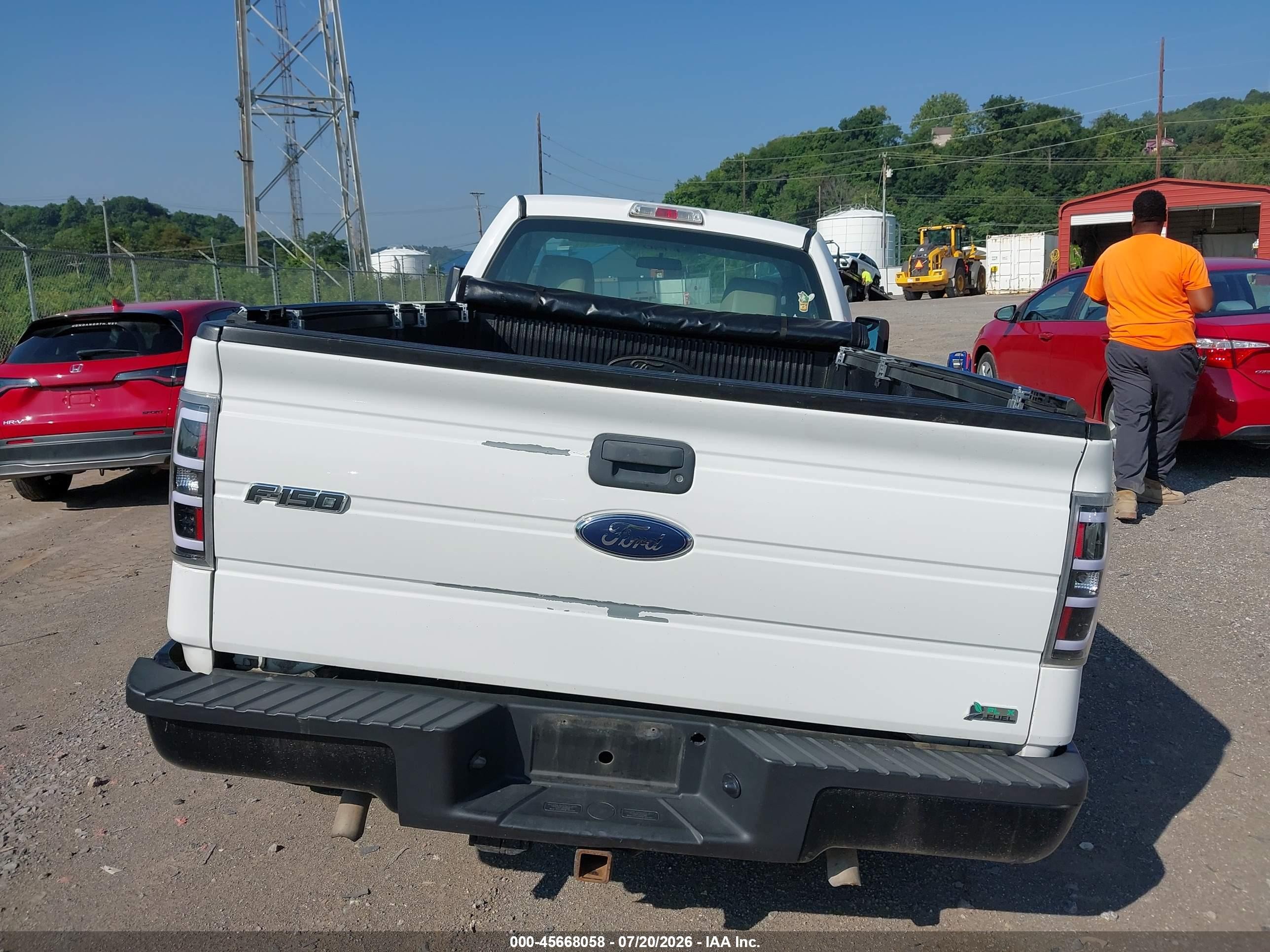 2010 Ford F-150 Xl/xl W/mid-box Prep/xlt/xlt W/mid-box Prep White vin: 1FTPF1EV2AKA89938