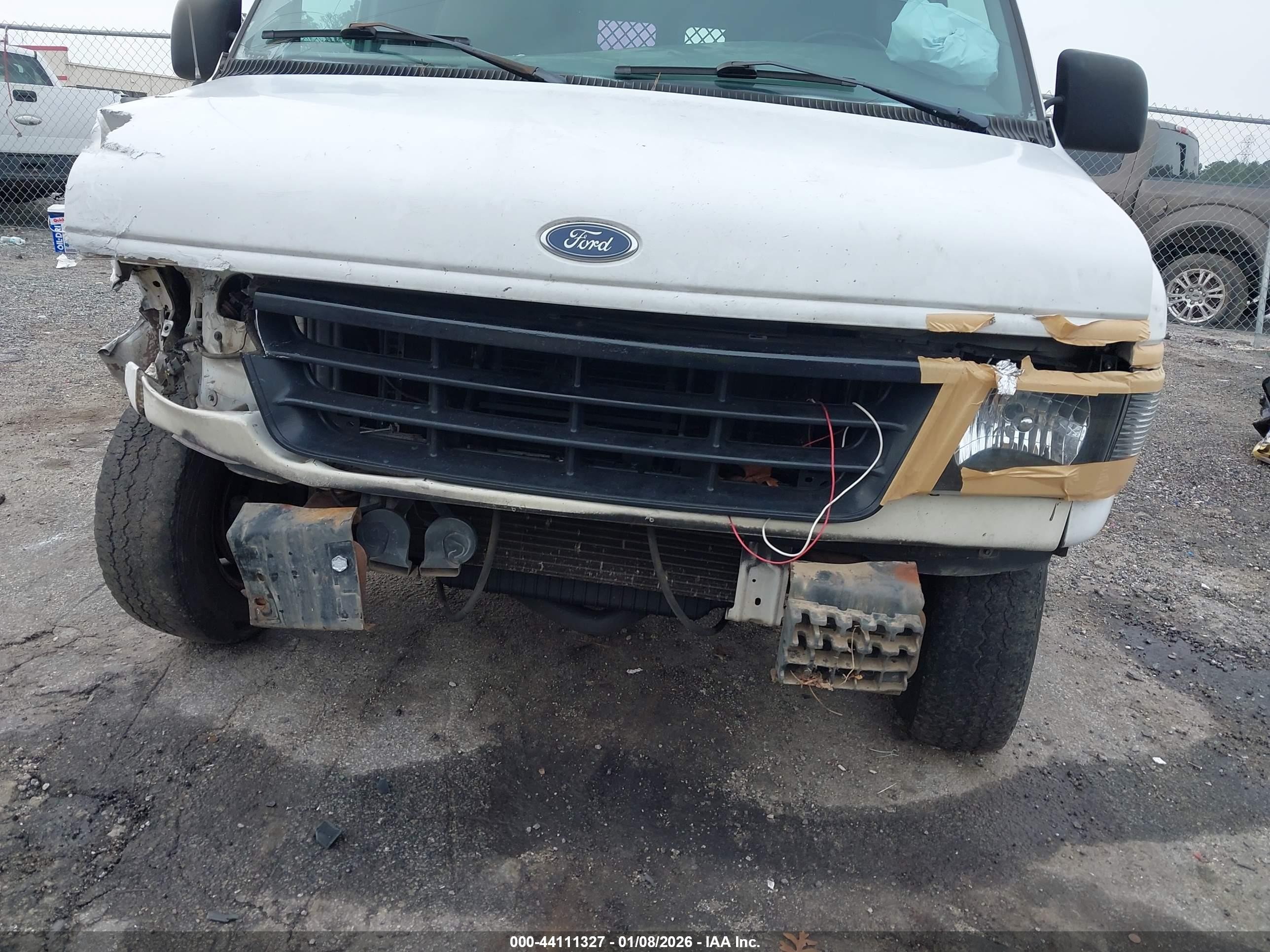 1998 Ford E-250 Commercial/recreational White vin: 1FTPS2422WHC04907