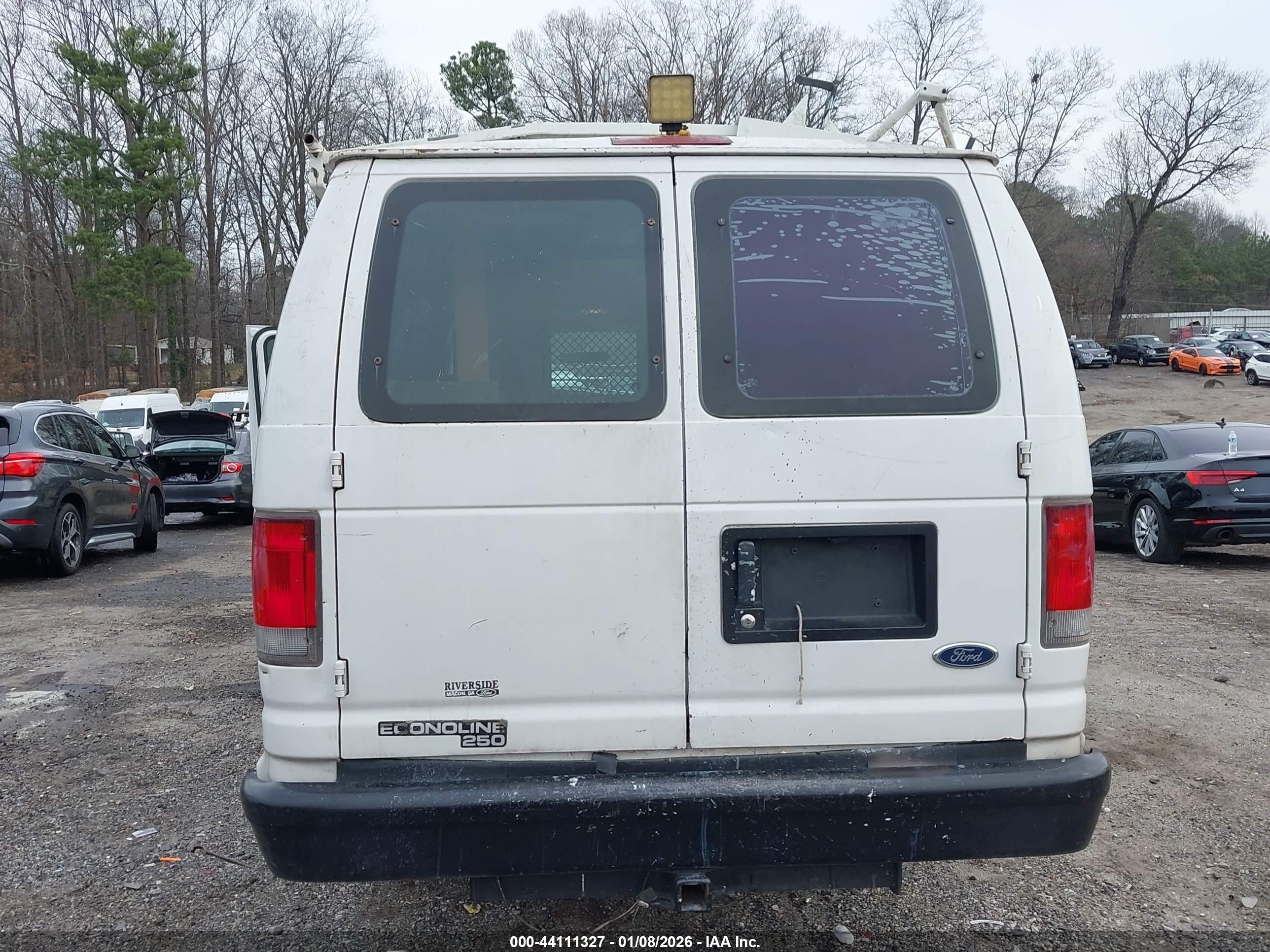 1998 Ford E-250 Commercial/recreational White vin: 1FTPS2422WHC04907