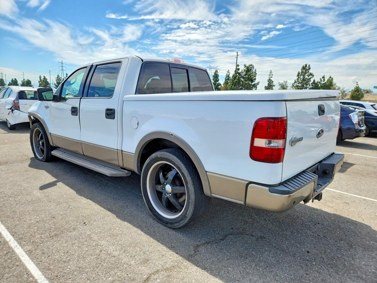 2005 Ford F150 Белый vin: 1FTPW12505KE52067