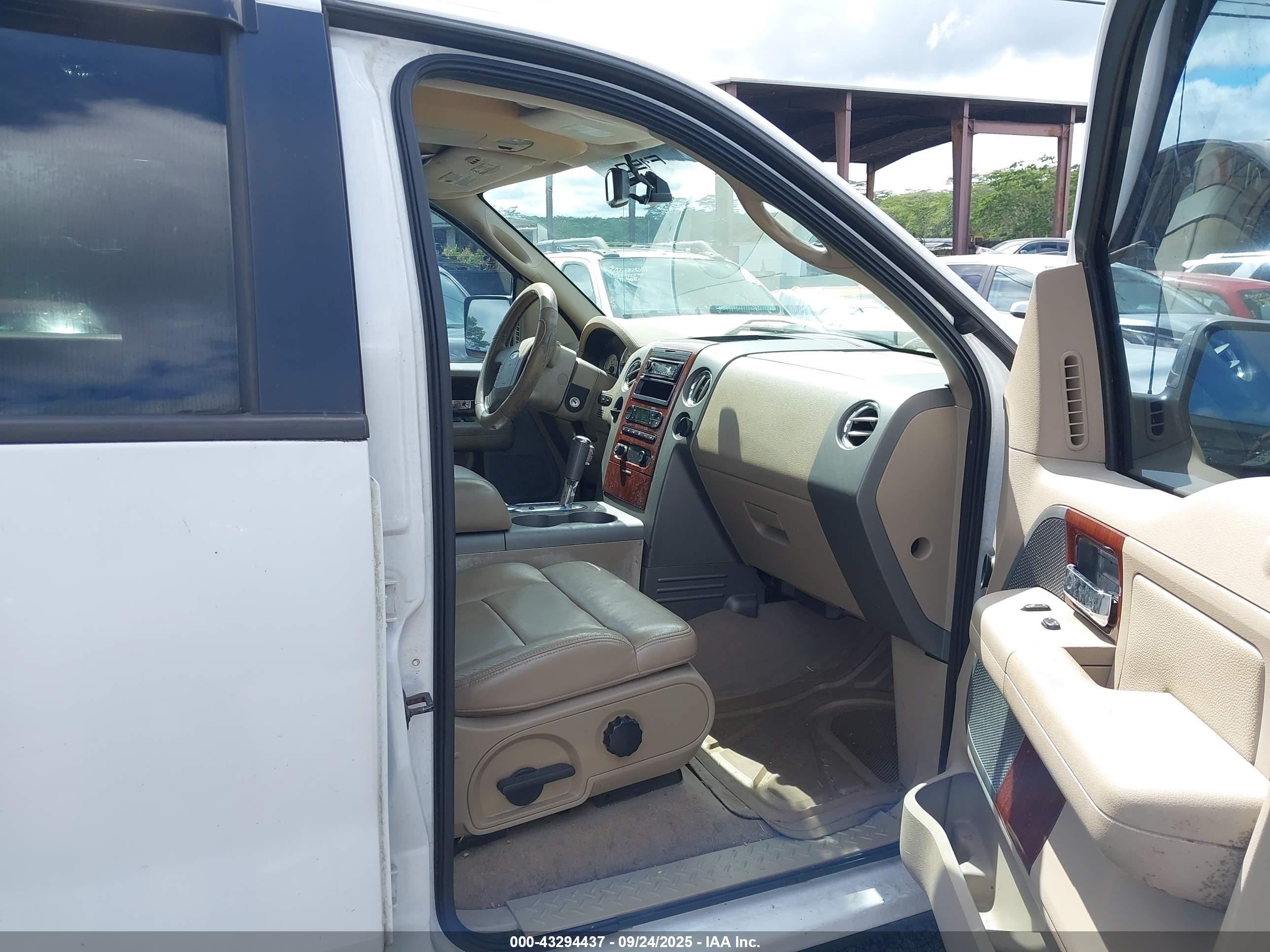 2006 Ford F-150 Lariat/xlt White vin: 1FTPW12506KD77470