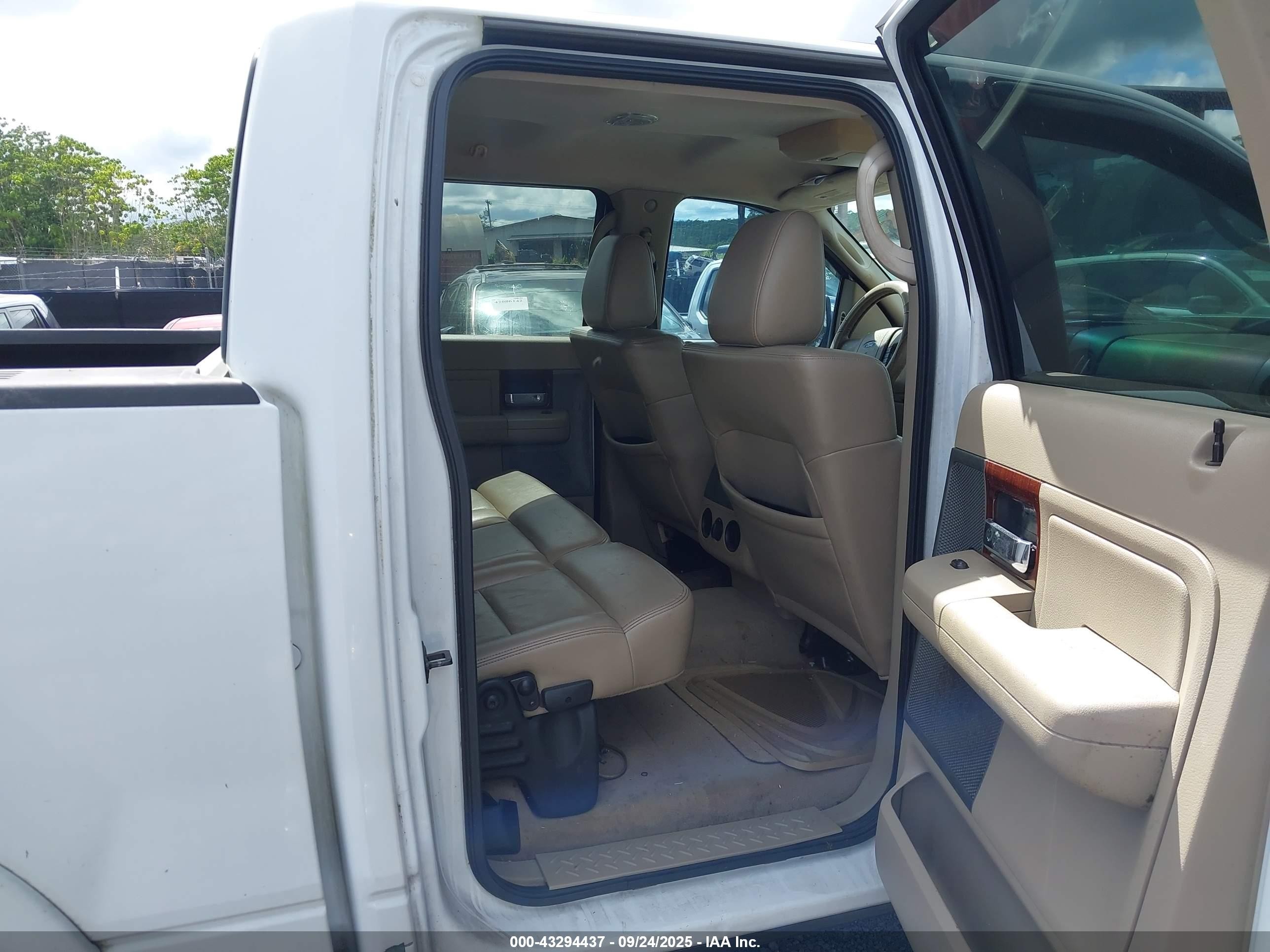 2006 Ford F-150 Lariat/xlt White vin: 1FTPW12506KD77470