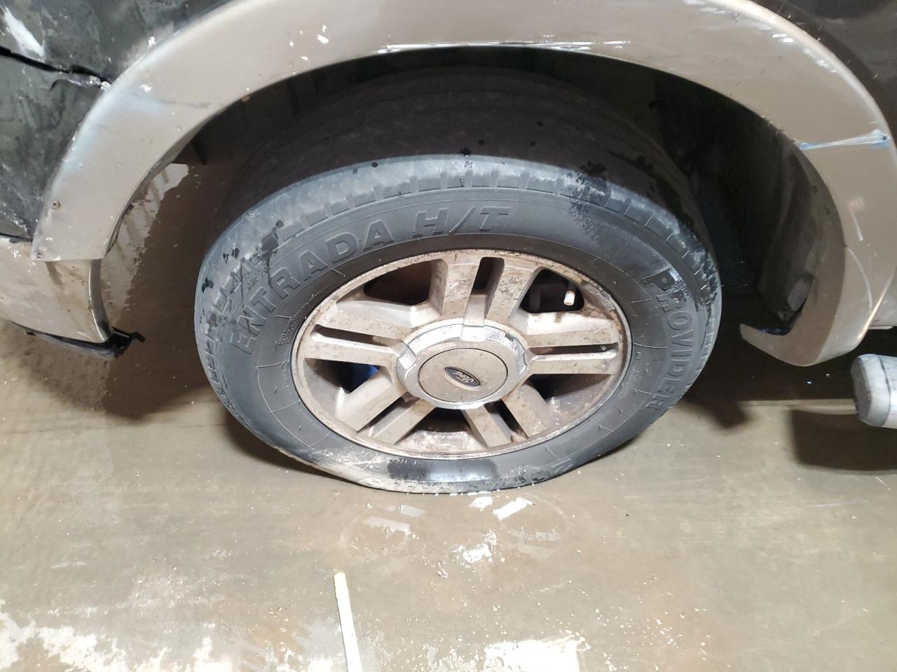 2005 Ford F150 Supercrew Gray vin: 1FTPW12515FA69215 Damage: Left Front Tire, Worn, Replacement Required