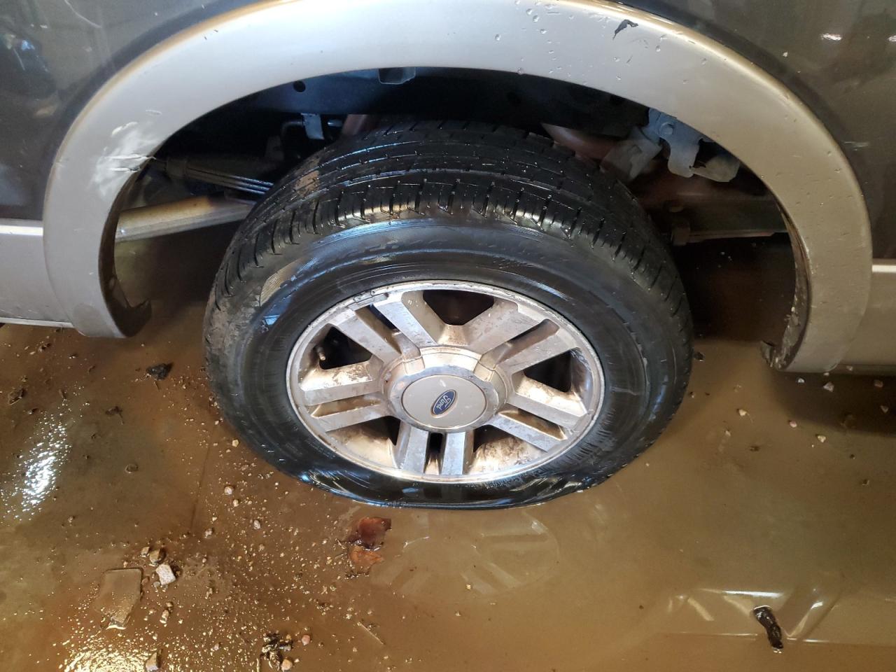 2005 Ford F150 Supercrew Gray vin: 1FTPW12515FA69215 Damage: Right Rear Tire, Cut, Replacement Required