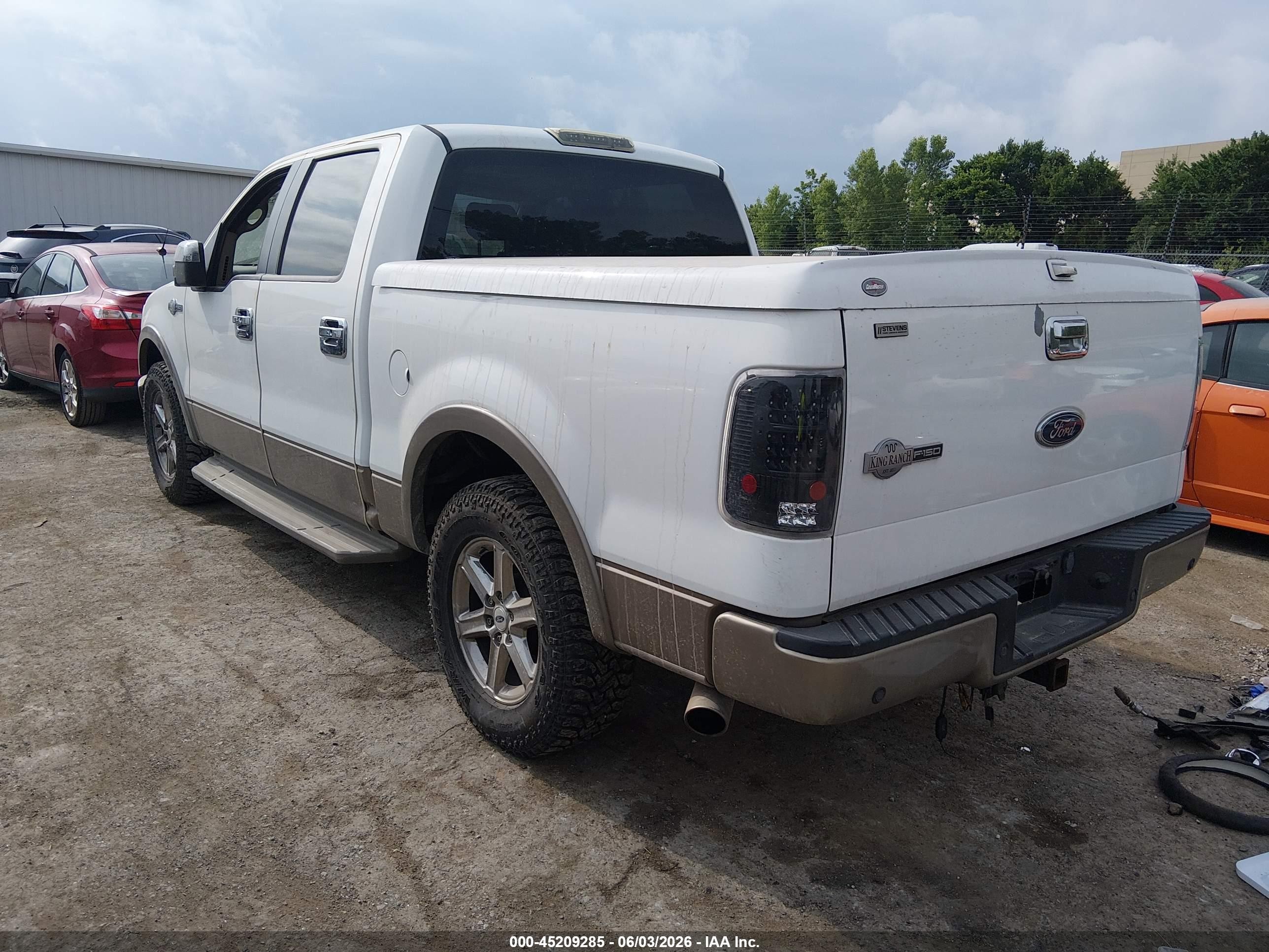 2005 Ford F-150 Lariat/xlt White vin: 1FTPW12515KE52949
