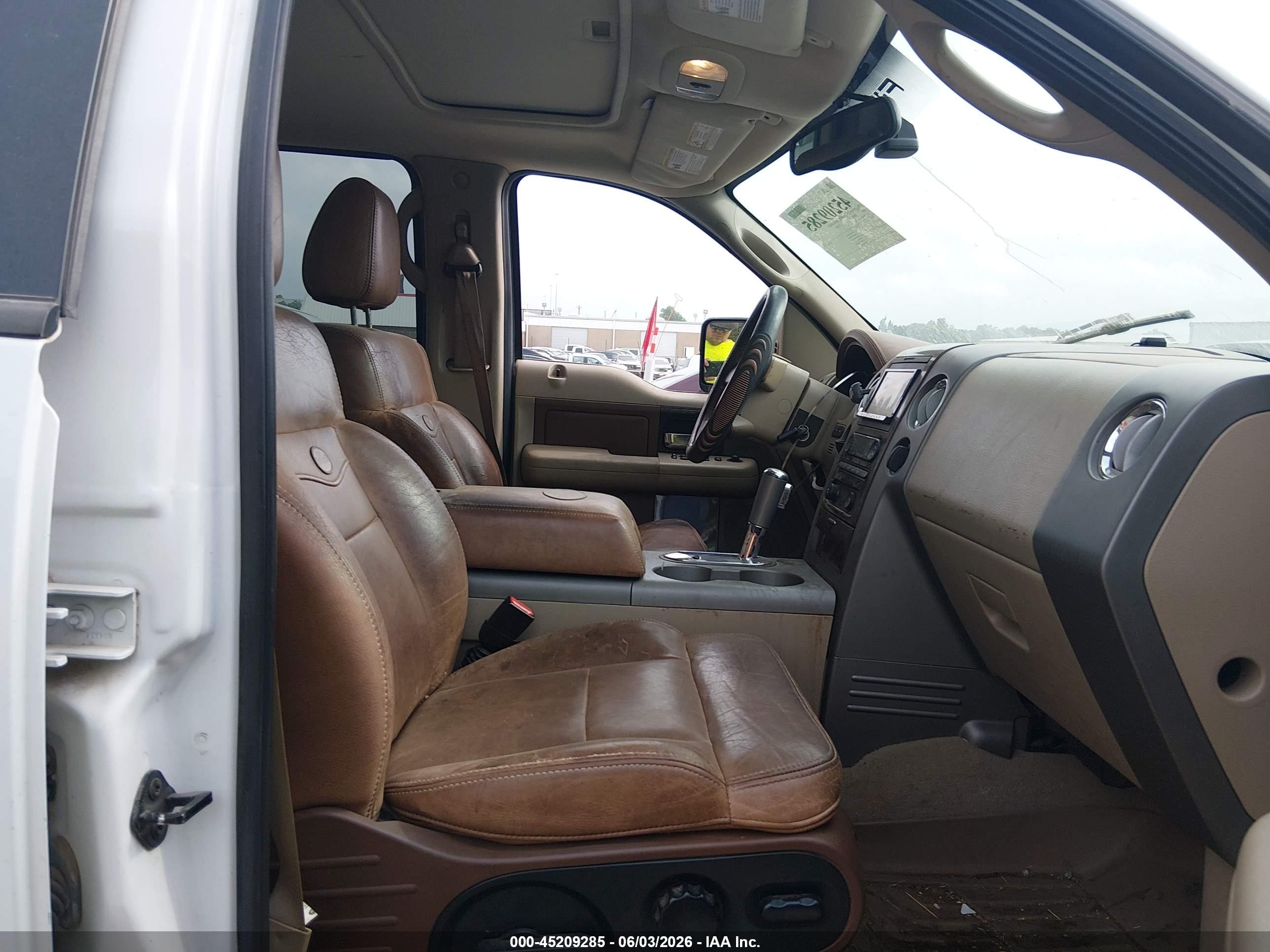 2005 Ford F-150 Lariat/xlt White vin: 1FTPW12515KE52949