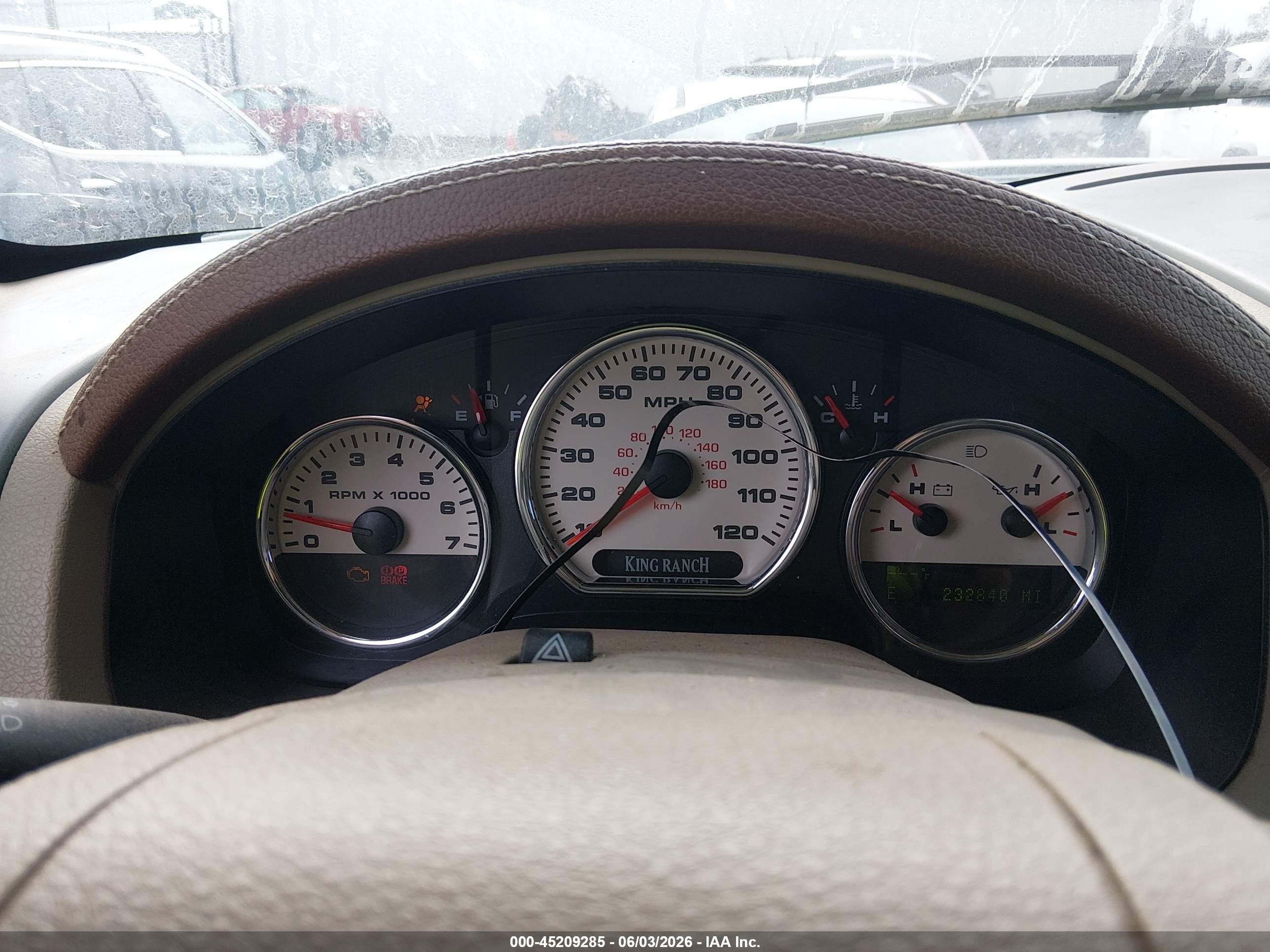 2005 Ford F-150 Lariat/xlt White vin: 1FTPW12515KE52949