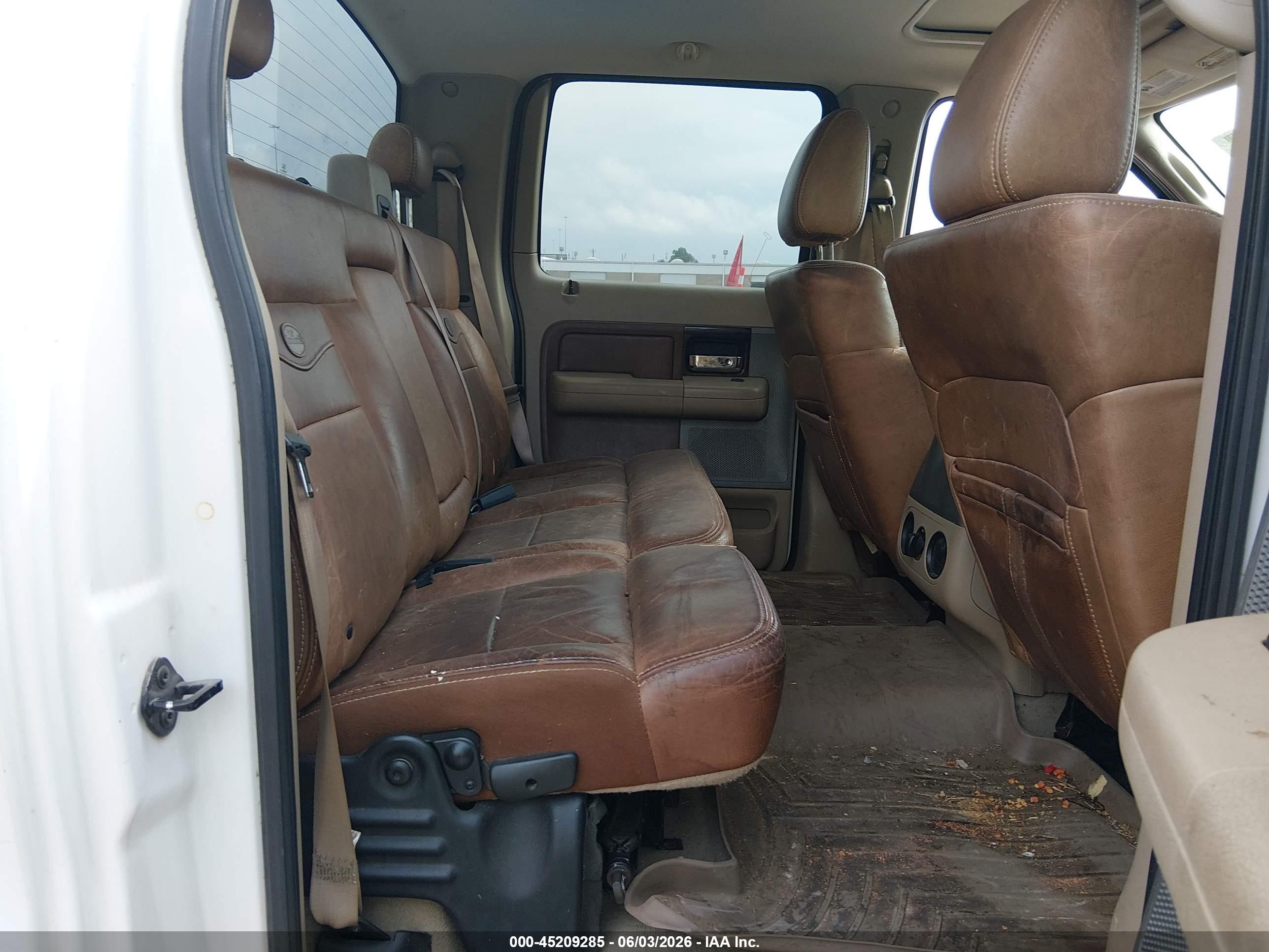 2005 Ford F-150 Lariat/xlt White vin: 1FTPW12515KE52949