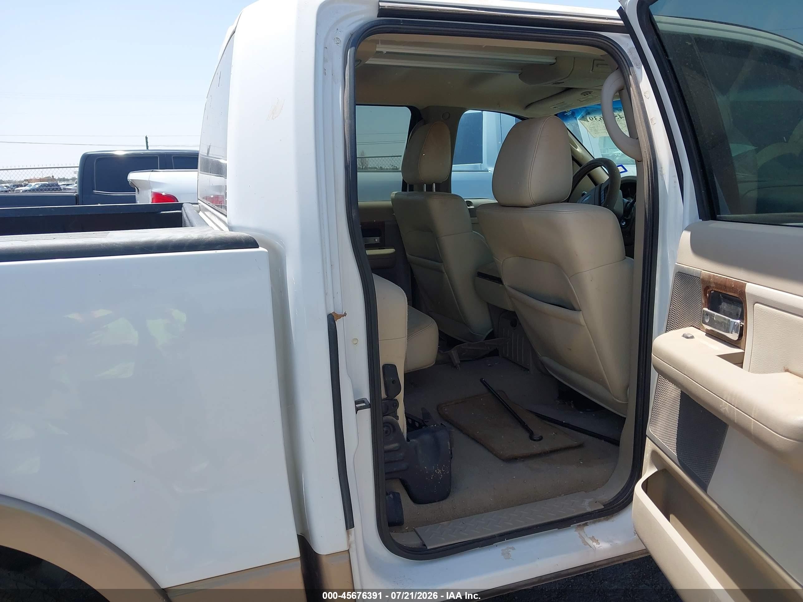 2004 Ford F-150 Lariat/xlt White vin: 1FTPW12524KC67792