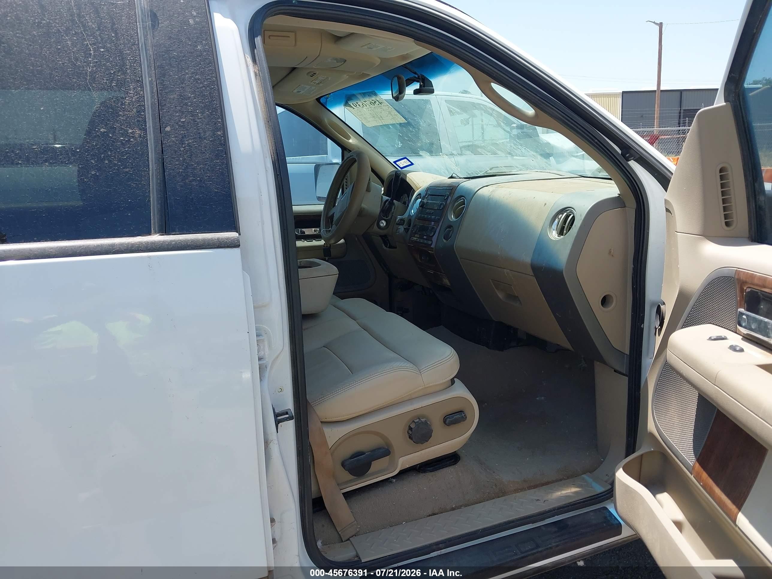 2004 Ford F-150 Lariat/xlt White vin: 1FTPW12524KC67792