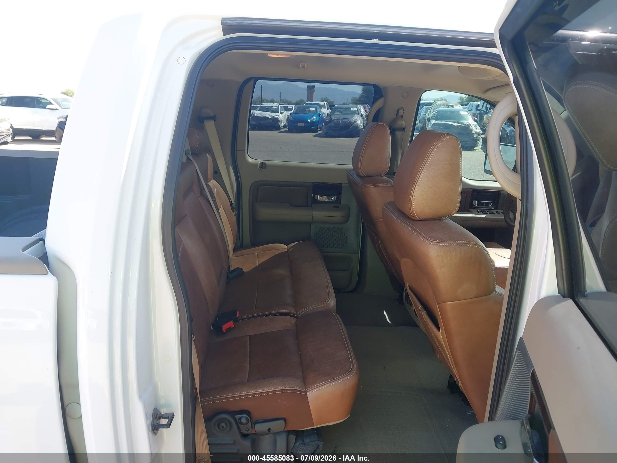 2005 Ford F-150 Lariat/xlt White vin: 1FTPW12525KE68528