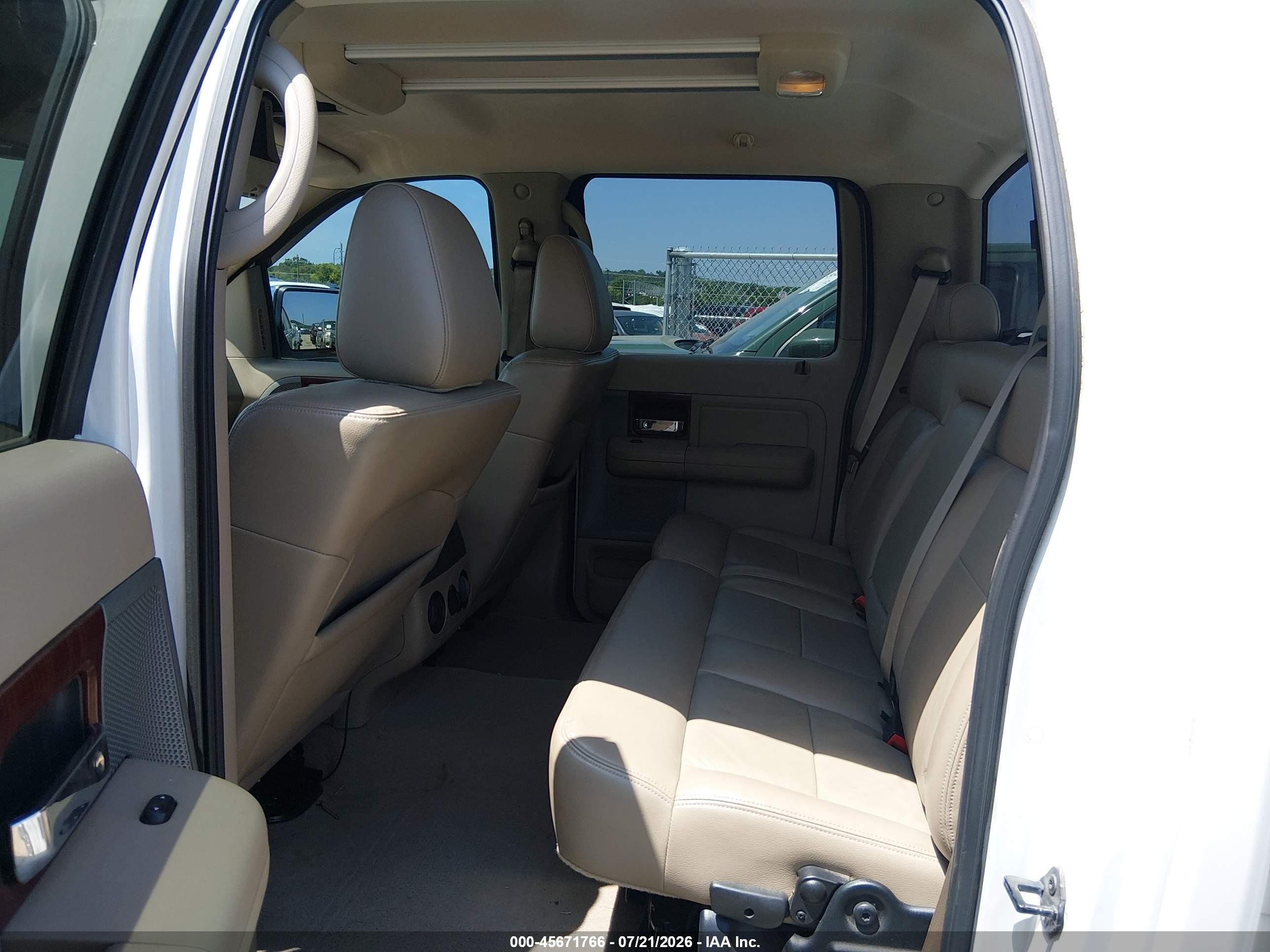 2005 Ford F-150 Lariat/xlt White vin: 1FTPW12565KD45492