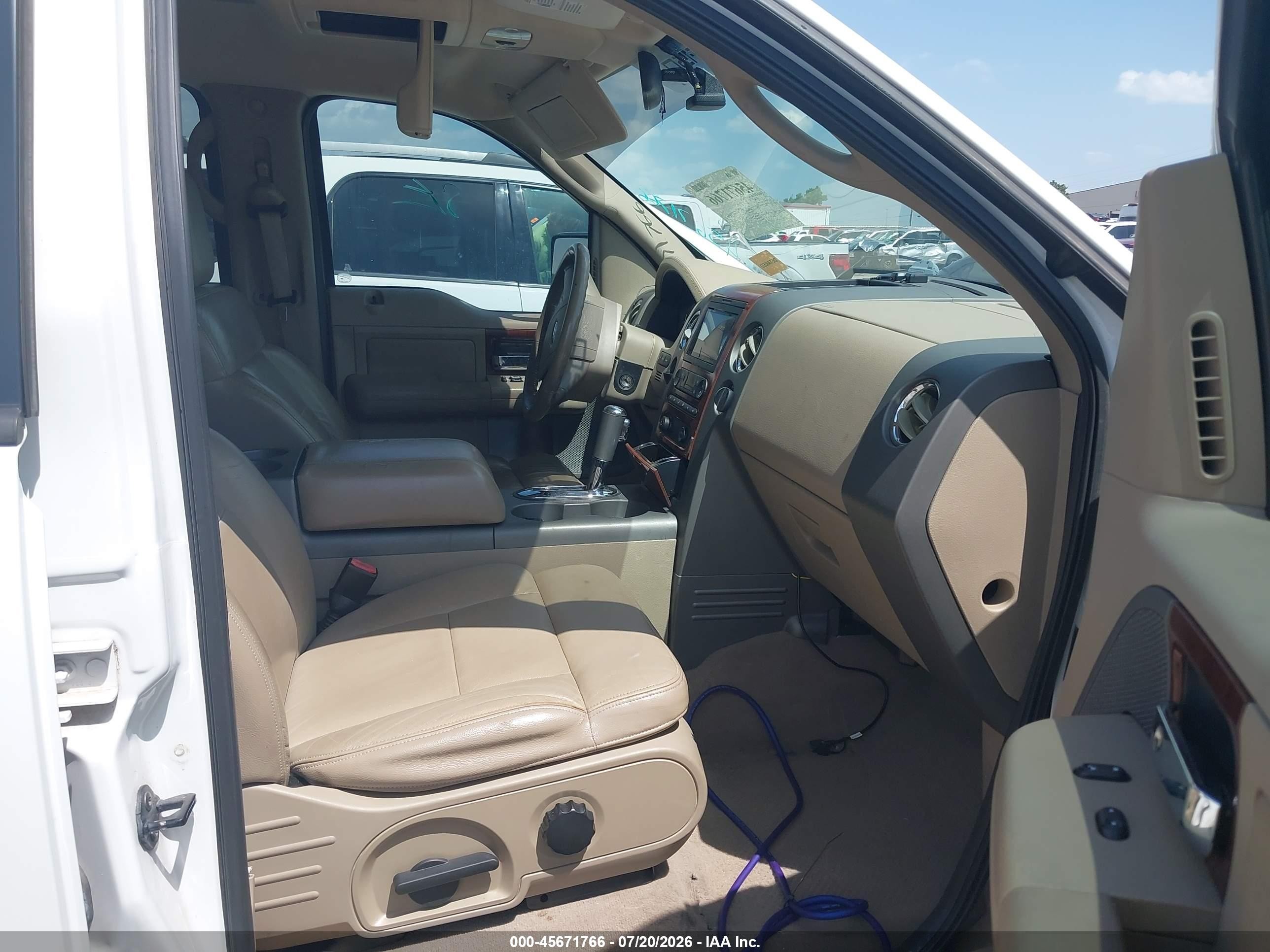 2005 Ford F-150 Lariat/xlt White vin: 1FTPW12565KD45492