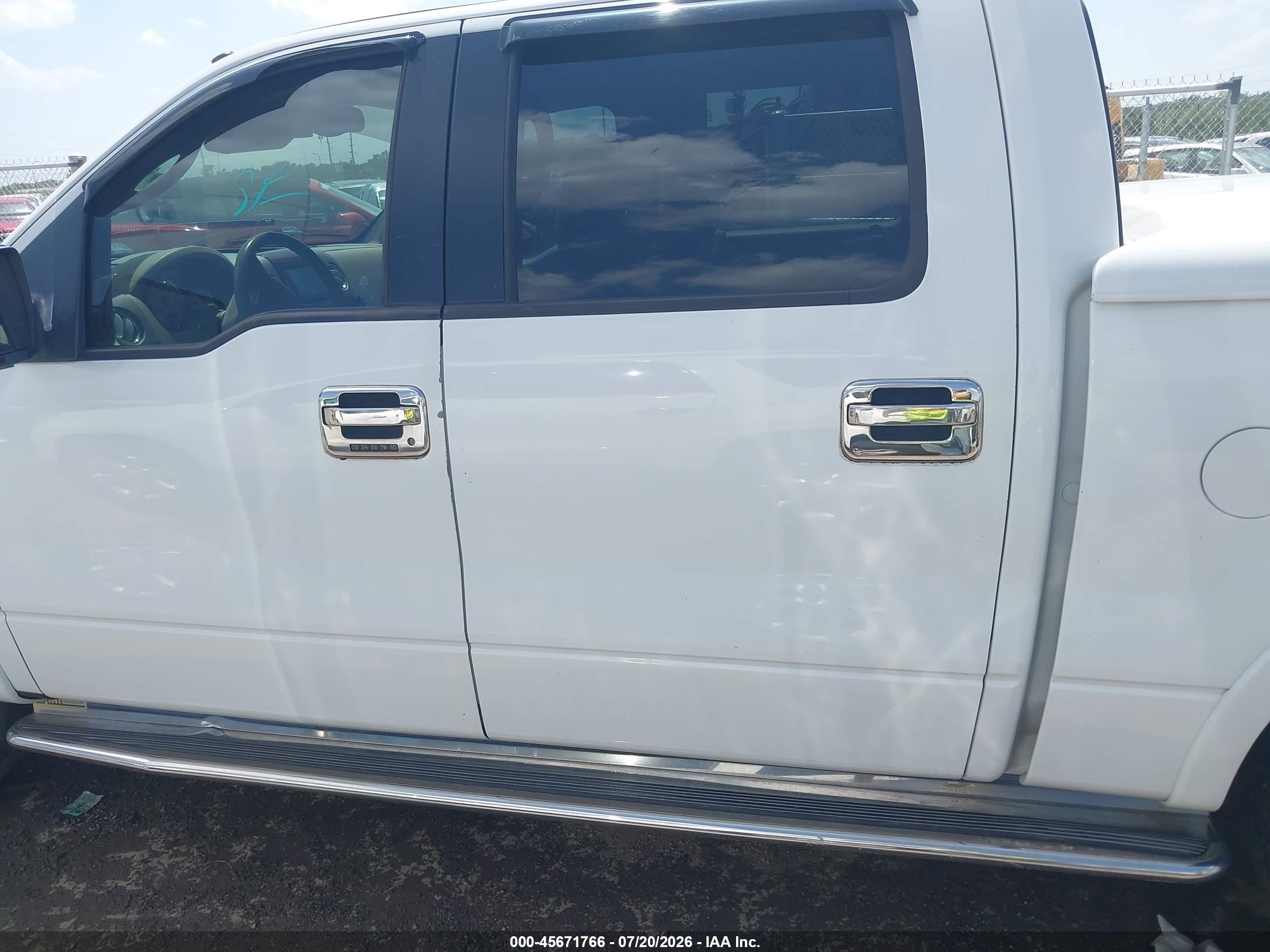 2005 Ford F-150 Lariat/xlt White vin: 1FTPW12565KD45492