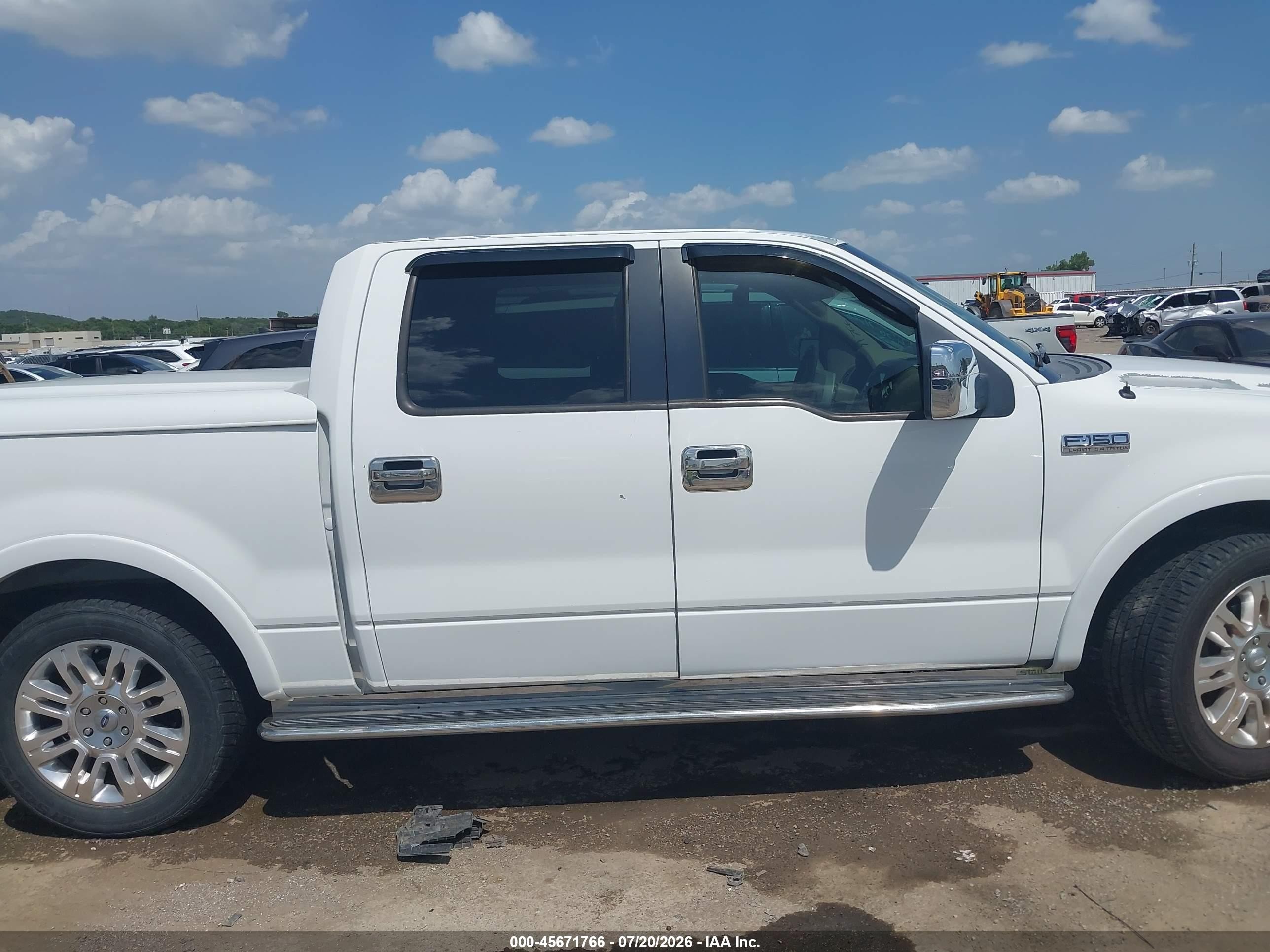 2005 Ford F-150 Lariat/xlt White vin: 1FTPW12565KD45492