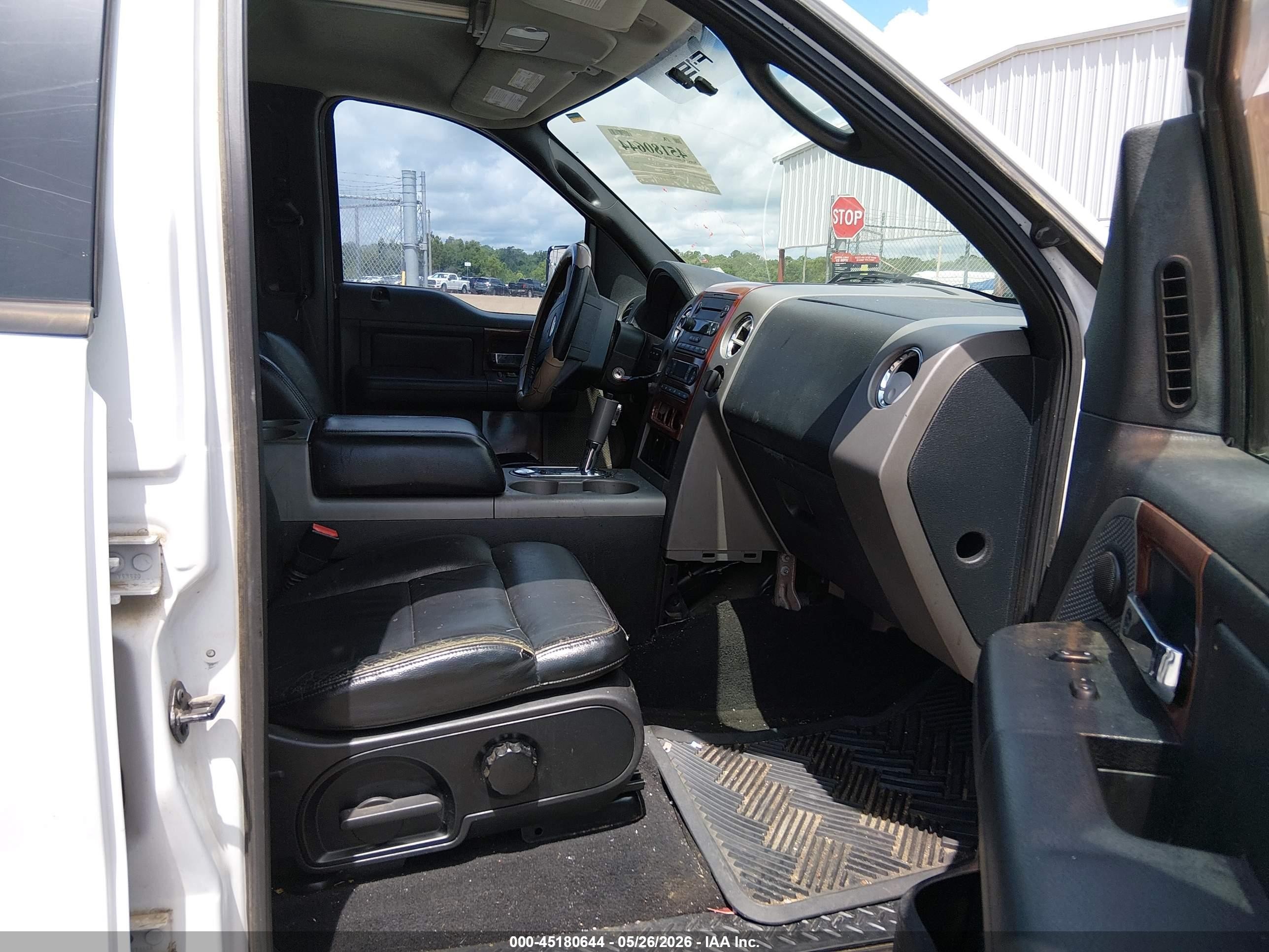 2005 Ford F-150 Lariat/xlt White vin: 1FTPW12565KE27609