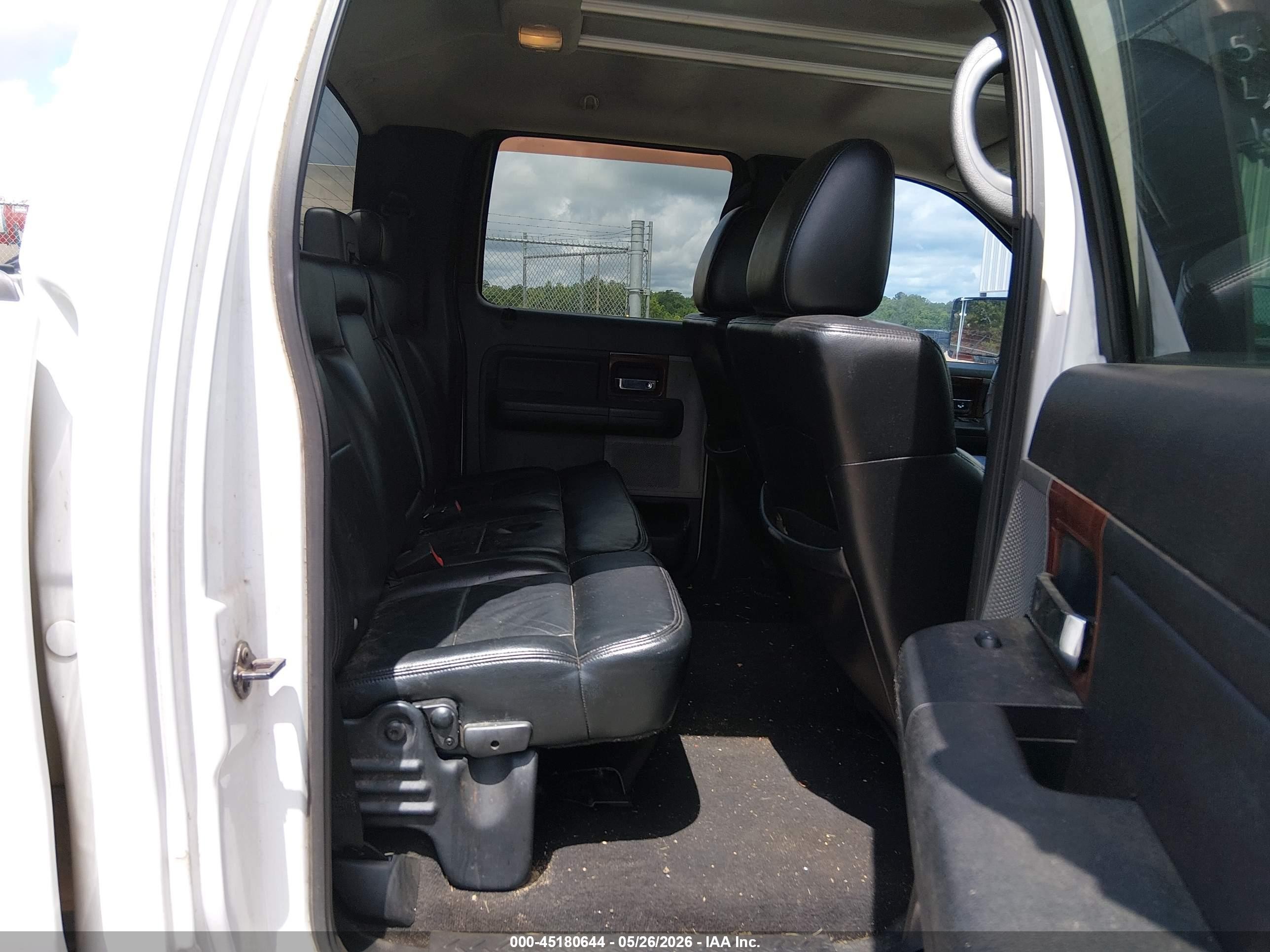 2005 Ford F-150 Lariat/xlt White vin: 1FTPW12565KE27609