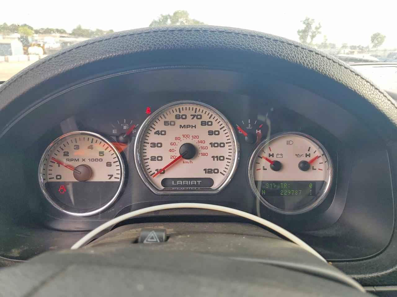 2005 Ford F150 Supercrew White vin: 1FTPW12565KE72260