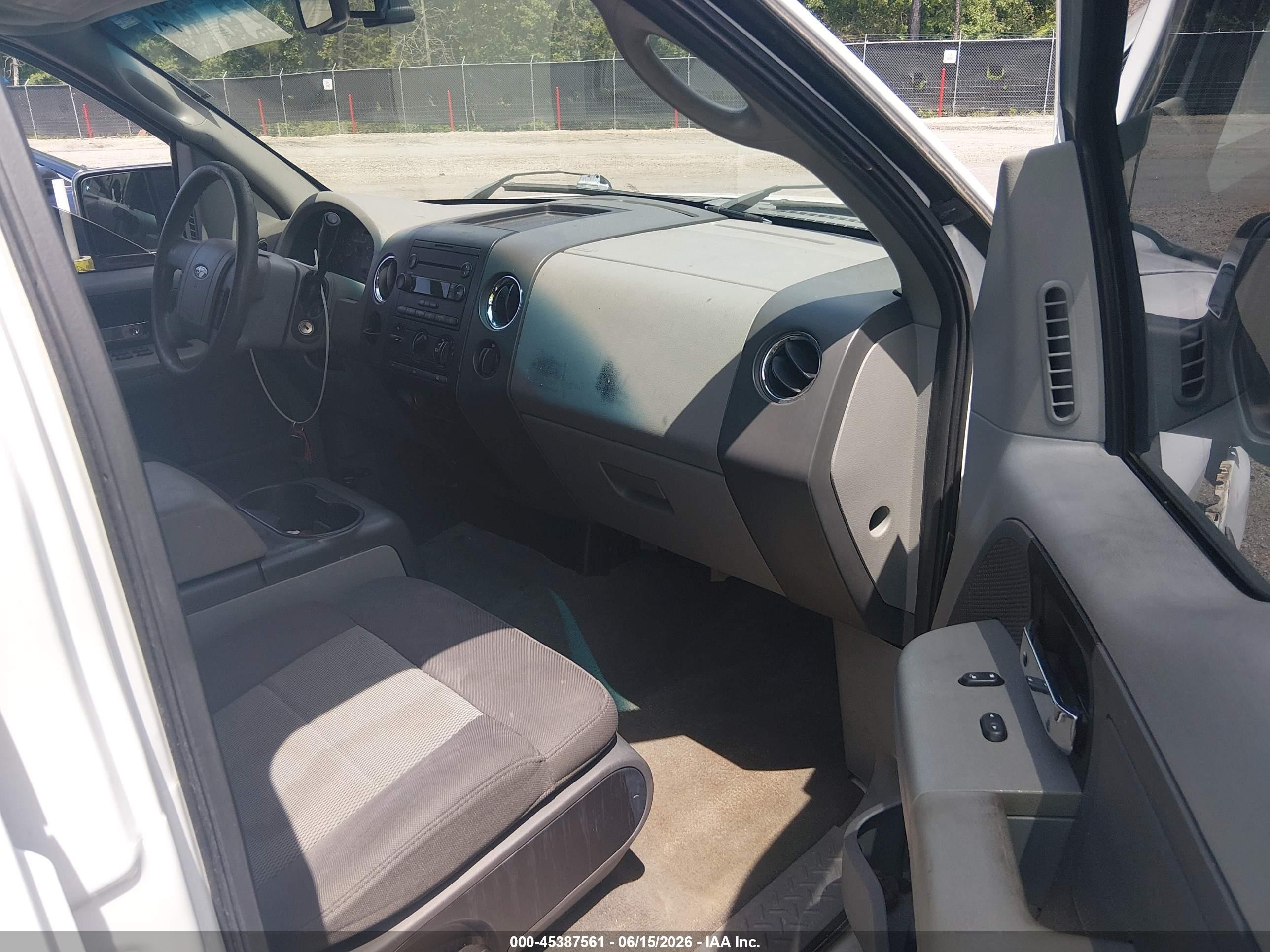 2006 Ford F-150 Lariat/xlt White vin: 1FTPW12V16KC55717