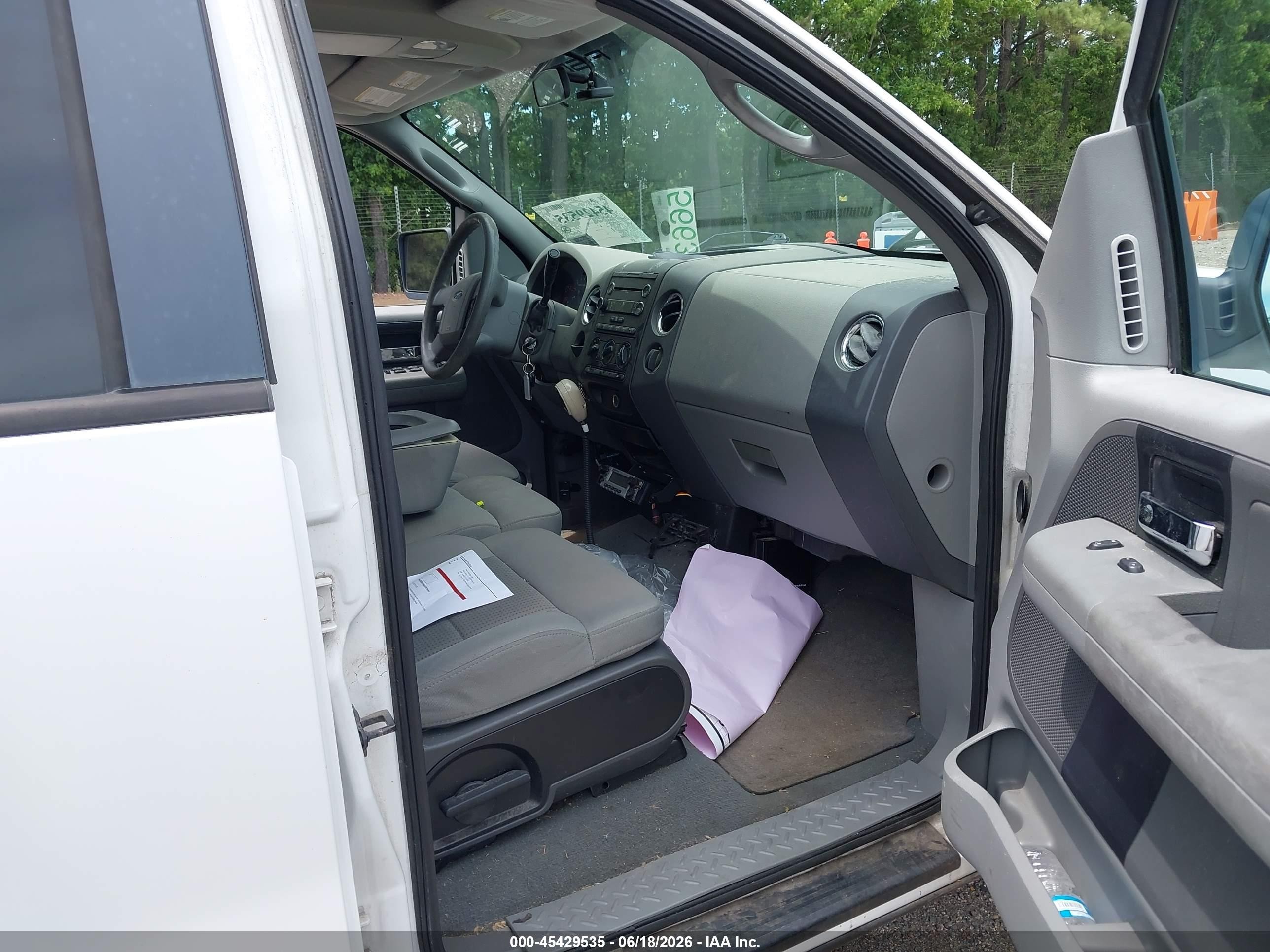 2008 Ford F-150   White vin: 1FTPW12V58FB54675
