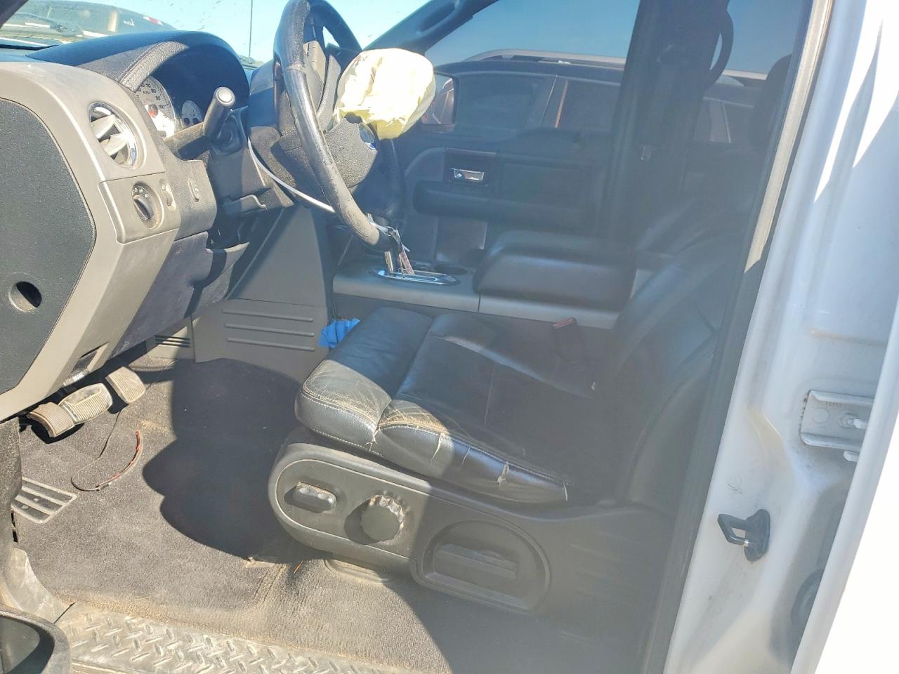 2005 Ford F150 Supercrew White vin: 1FTPW14505KE77726