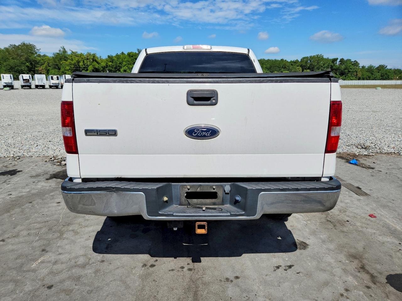2005 Ford F150 Supercrew White vin: 1FTPW14515FB70588
